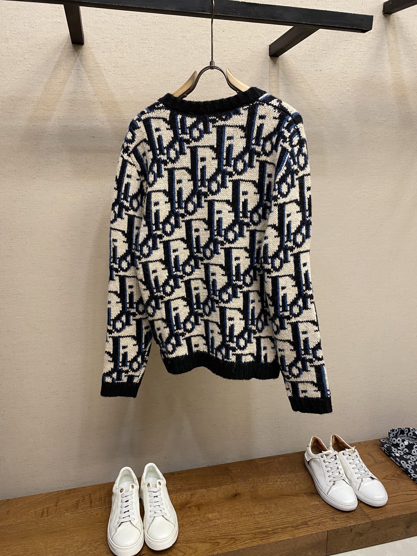 【毛衣】🌟🌟Dior，提花马海毛毛衫纱线采用马海毛混纺工艺，克重高达1200克，表面logo设计为提花工