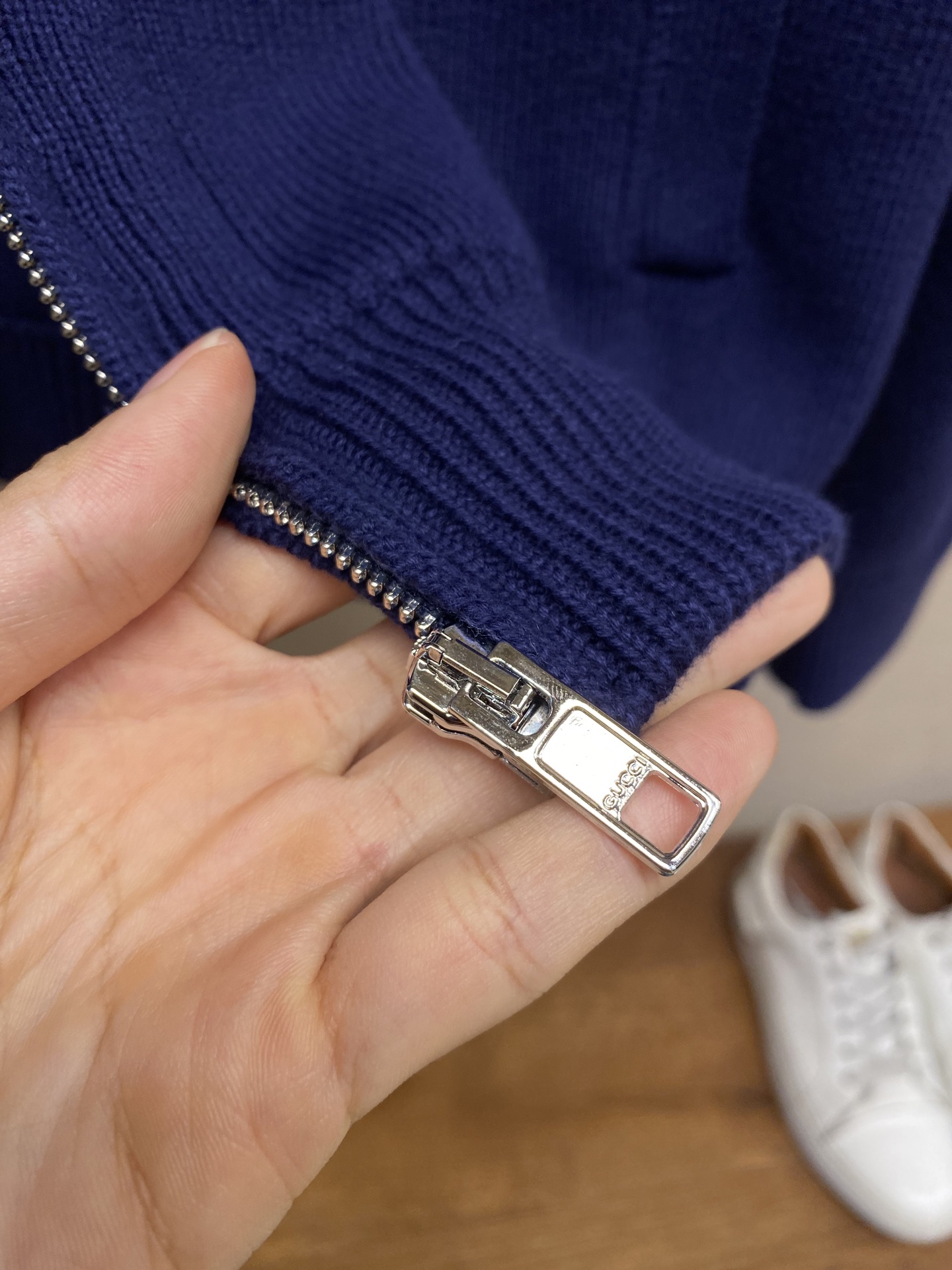 🌟🌟Gucci，学院风开衫毛衫外套、纱线采用100纯棉，克重高达1100克，工艺复杂，双袖拼色搭配log