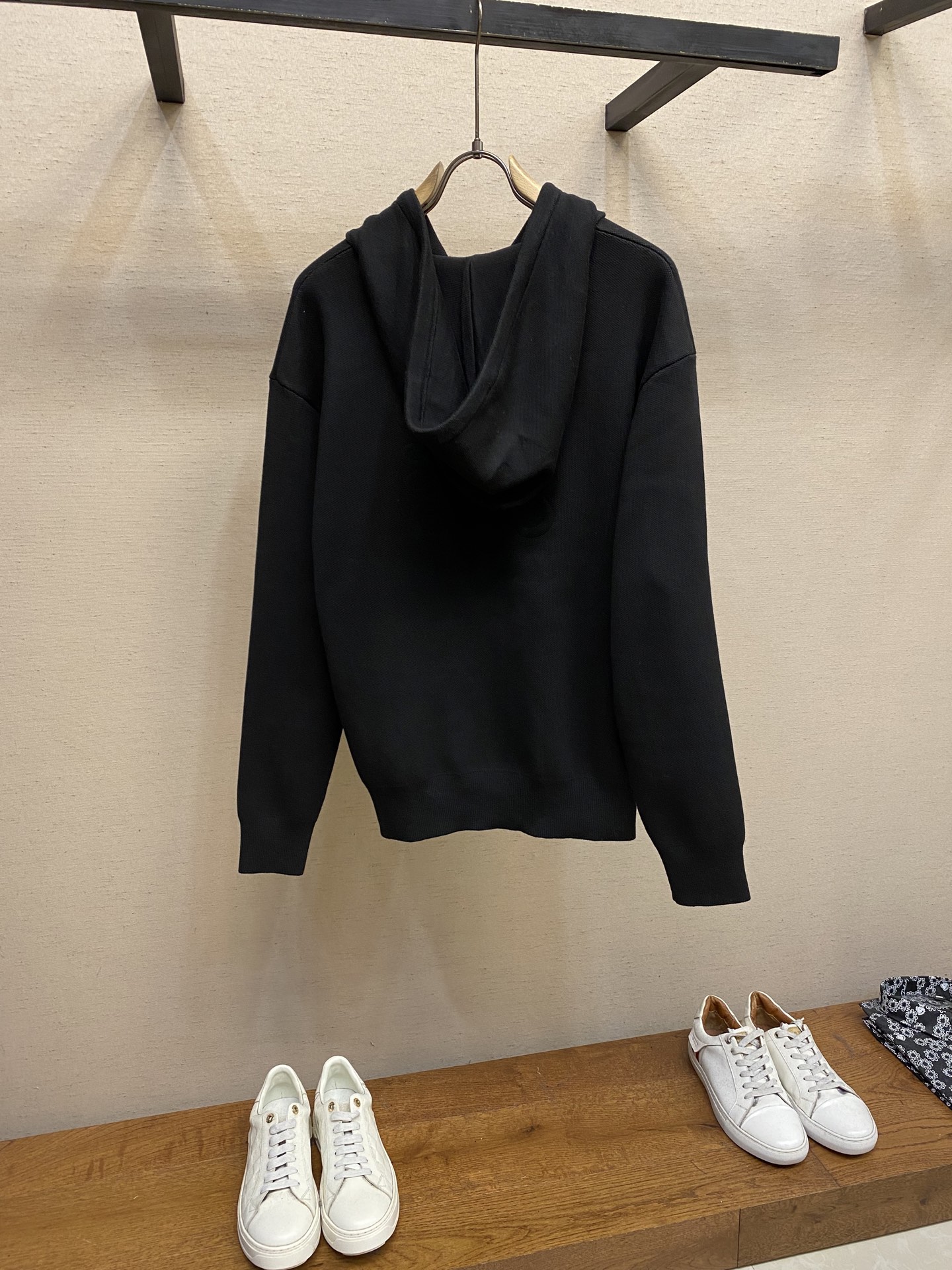 🌟🌟Loewe、高弹棉立体绣花款开衫毛衫外套纱线采用羊毛混纺工艺，克重高达1200克左右、背包绣花采用高