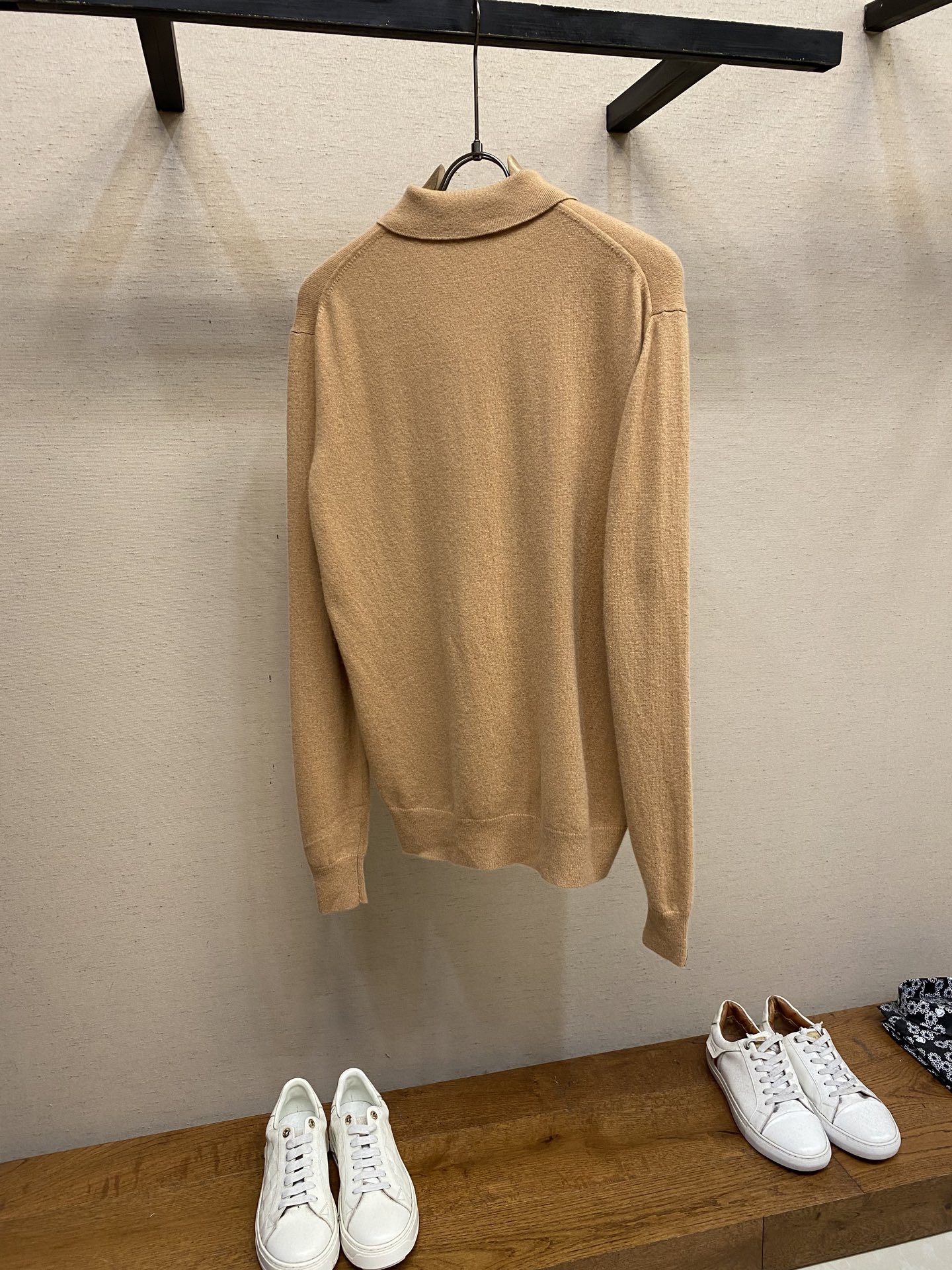 🌟🌟Miu Miu 撞色菱形长袖羊绒Polo衫秋季的糖炒栗子～很浓郁的秋日氛围即将出货！！尺码：S，M，