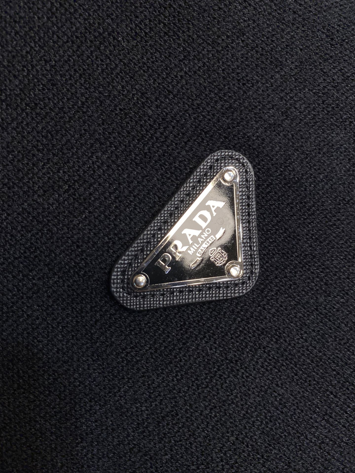 🌟🌟Prada、经典三角牌毛衣，薄款100%羊毛，手感柔软穿着舒适，保暖!尺码：M-2xl颜色：米白 宝