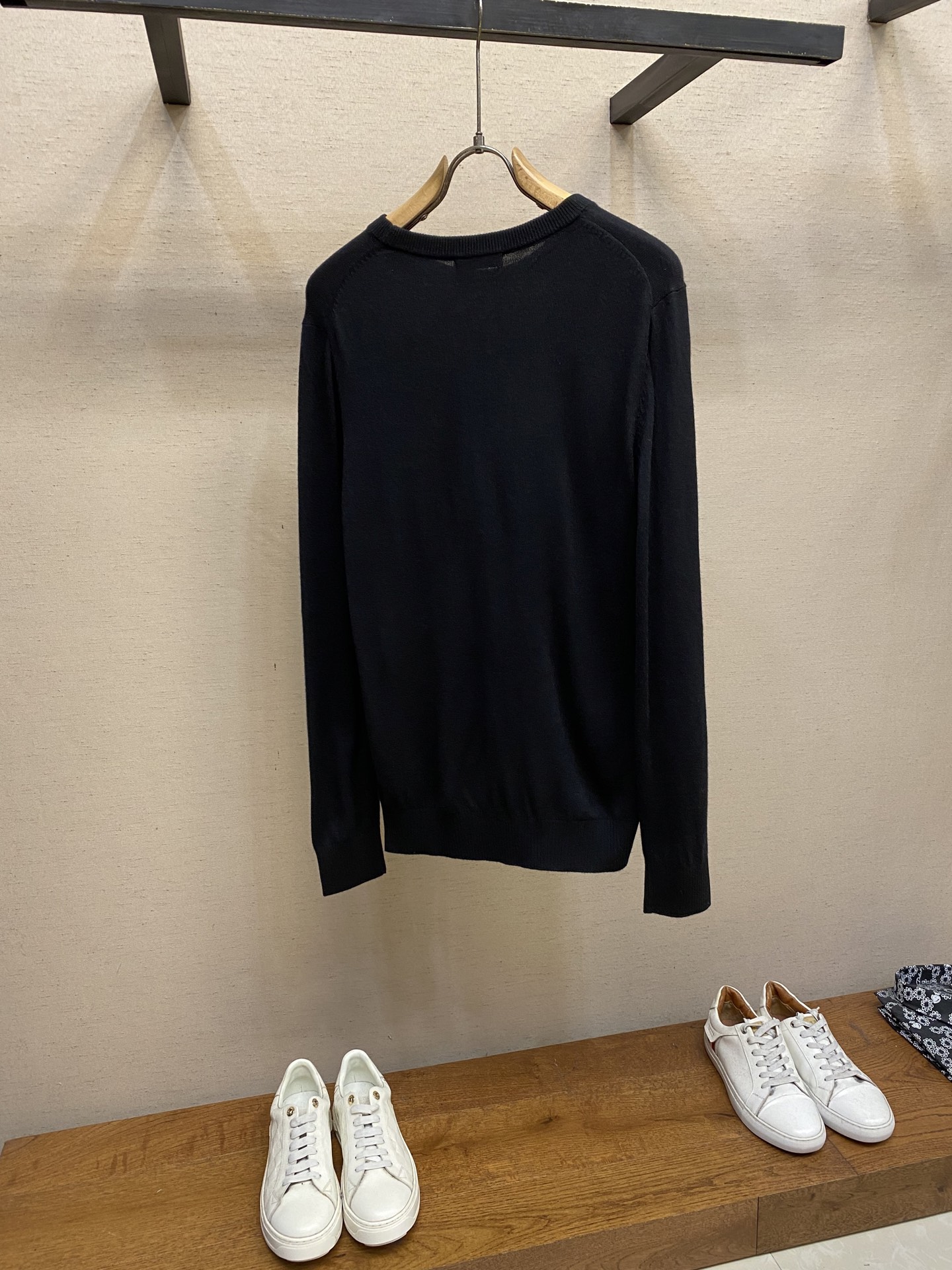 🌟🌟Prada、经典三角牌毛衣，薄款100%羊毛，手感柔软穿着舒适，保暖!尺码：M-2xl颜色：米白 宝