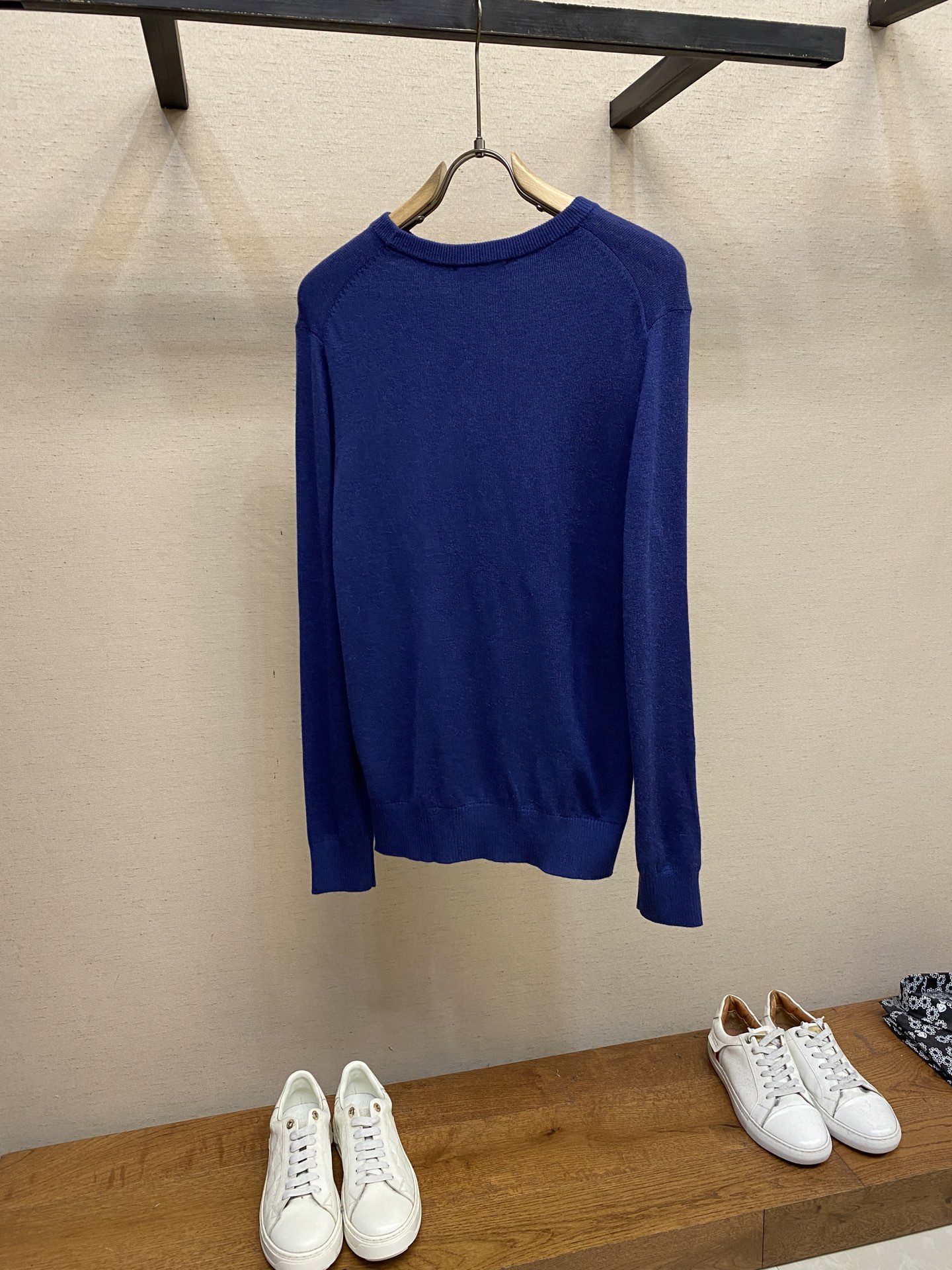 🌟🌟Prada、经典三角牌毛衣，薄款100%羊毛，手感柔软穿着舒适，保暖!尺码：M-2xl颜色：米白 宝