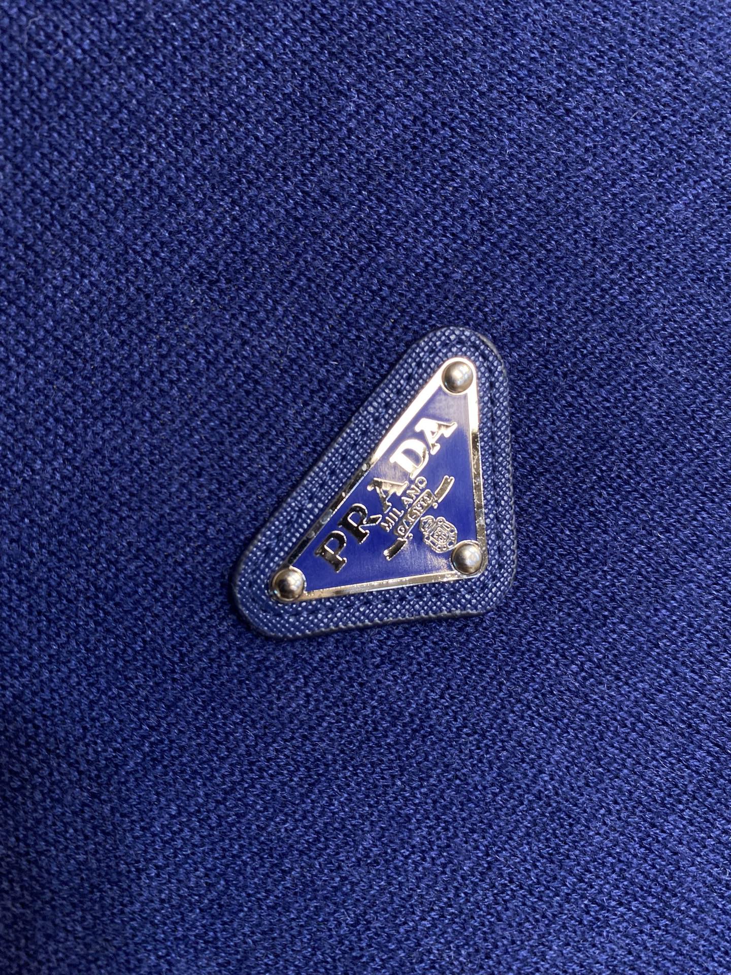 🌟🌟Prada、经典三角牌毛衣，薄款100%羊毛，手感柔软穿着舒适，保暖!尺码：M-2xl颜色：米白 宝