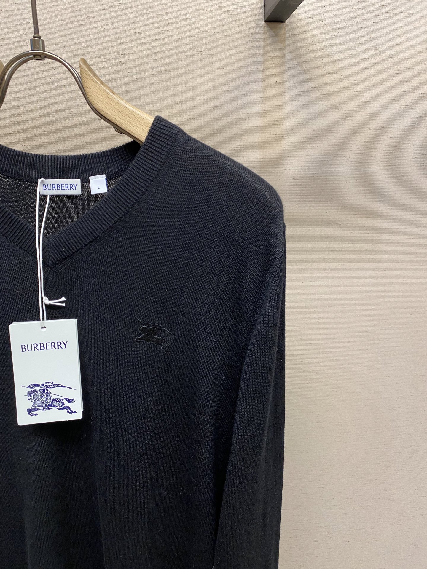 🌟🌟 BBR V领基础款毛衣，100%羊毛，V领设计，办公室男士必备款，新战马刺绣，标齐！尺码：M-2x
