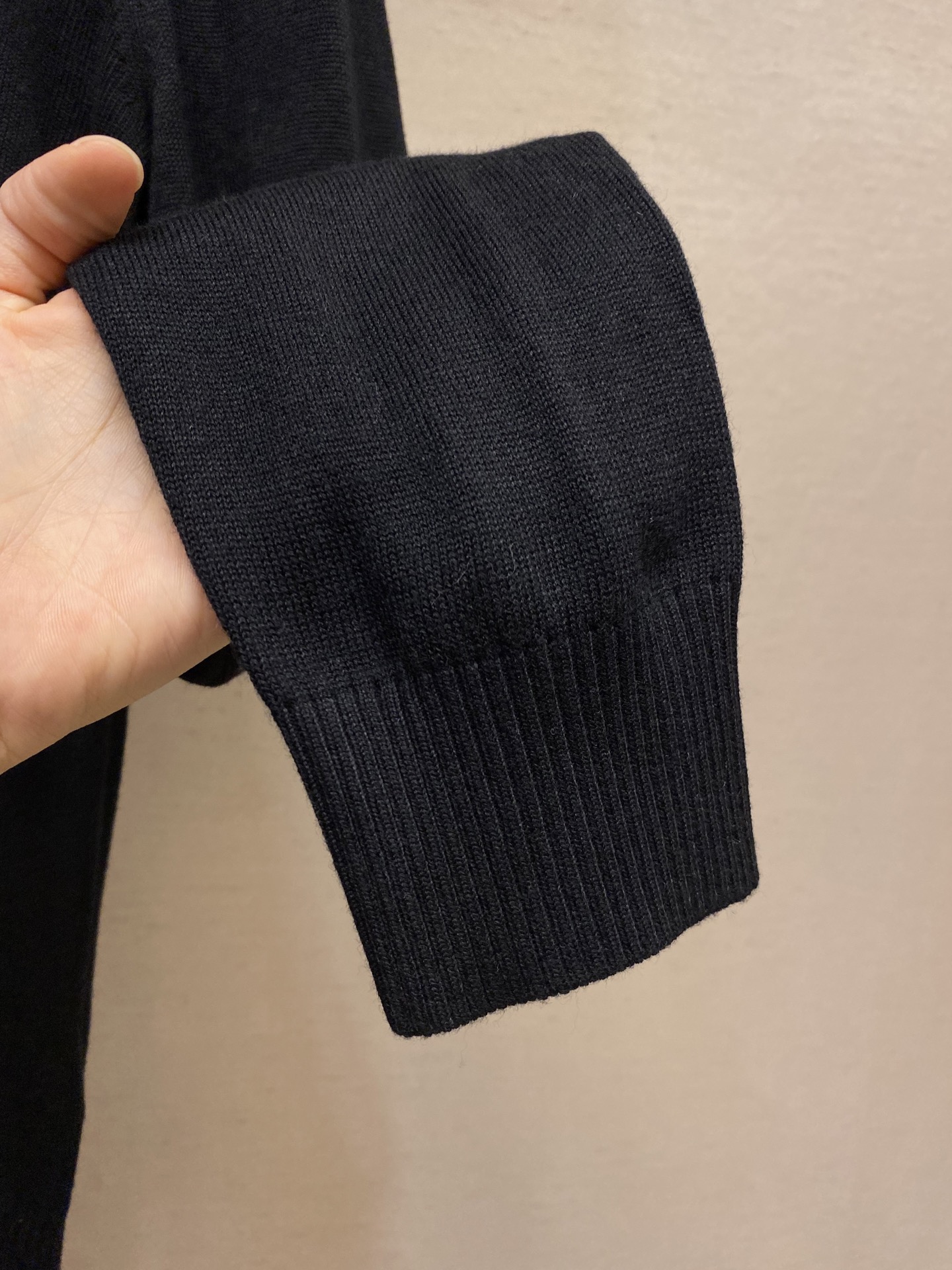 🌟🌟 BBR V领基础款毛衣，100%羊毛，V领设计，办公室男士必备款，新战马刺绣，标齐！尺码：M-2x