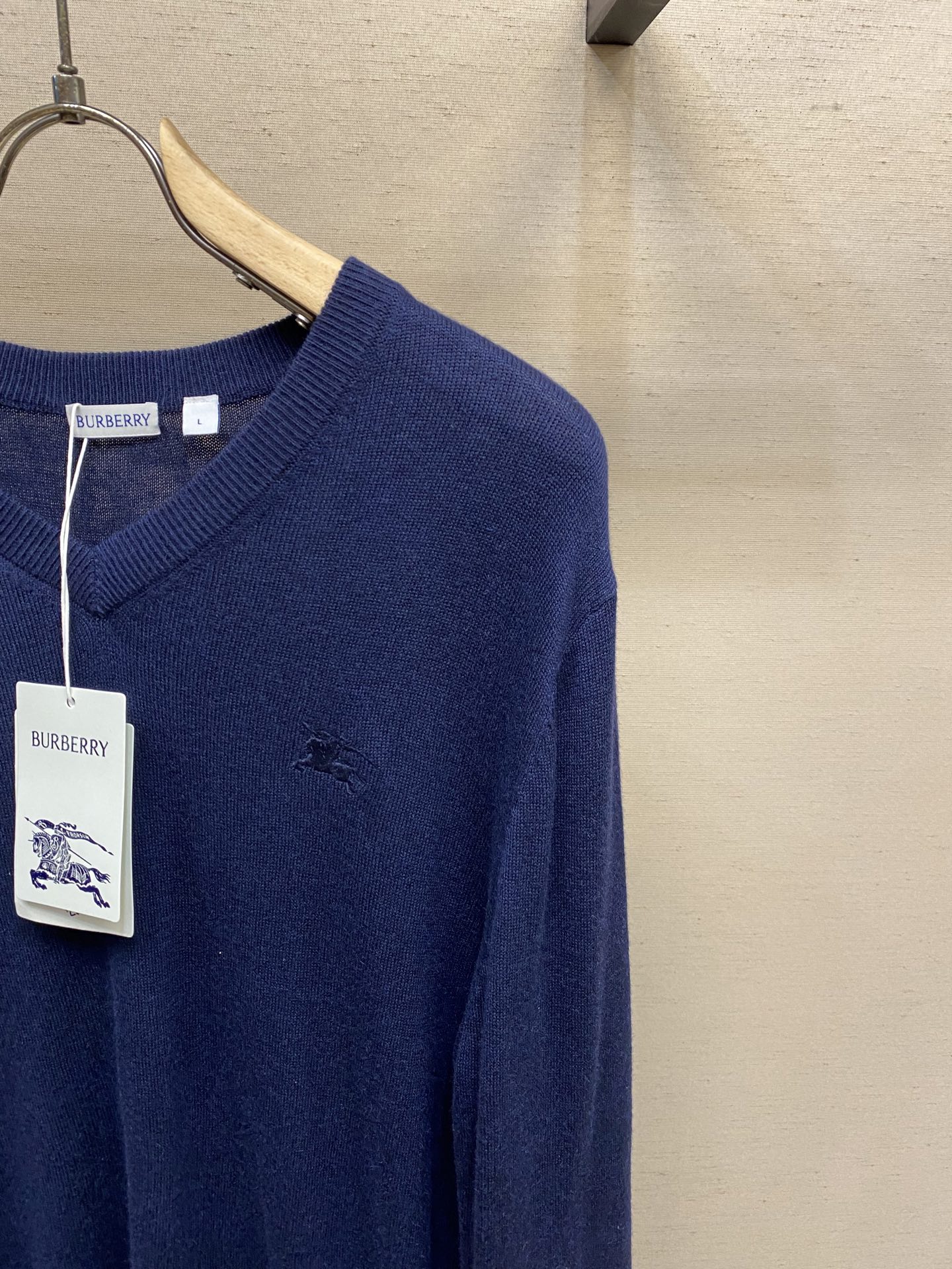 🌟🌟 BBR V领基础款毛衣，100%羊毛，V领设计，办公室男士必备款，新战马刺绣，标齐！尺码：M-2x