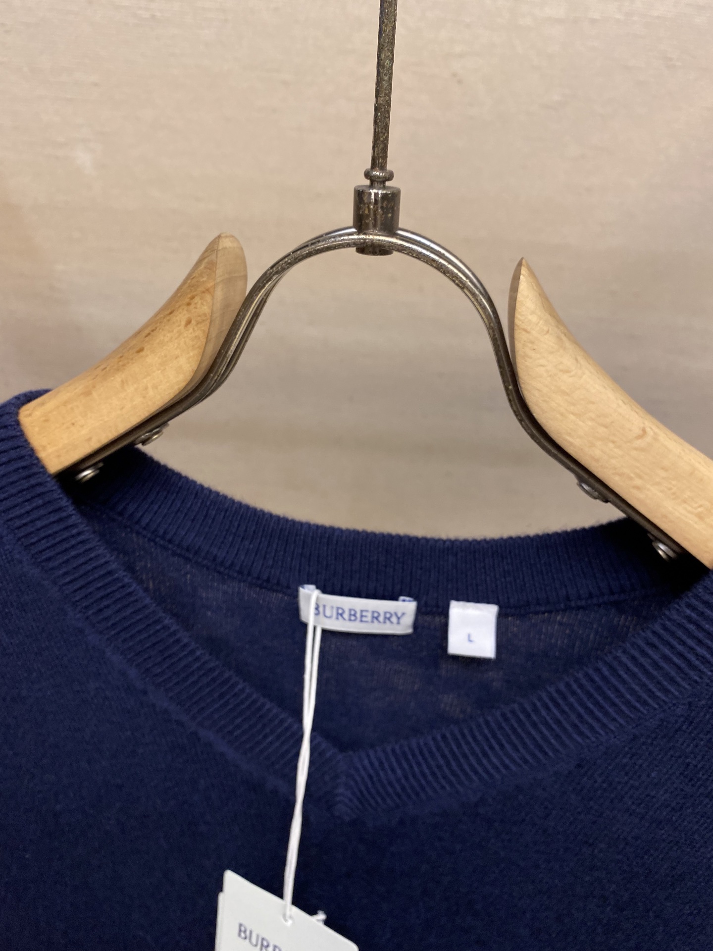 🌟🌟 BBR V领基础款毛衣，100%羊毛，V领设计，办公室男士必备款，新战马刺绣，标齐！尺码：M-2x