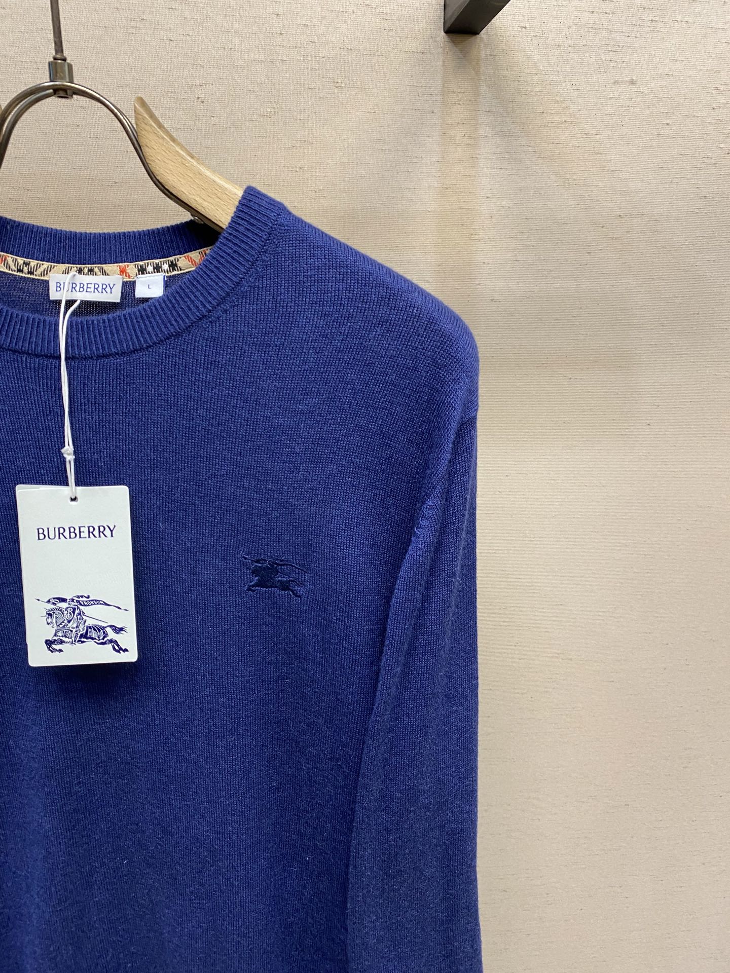 🌟🌟BBR 格子领条毛衣，基础薄款，100%羊毛，内饰品牌格子领条，百灵达电脑机战马刺绣，齐标！尺码：M