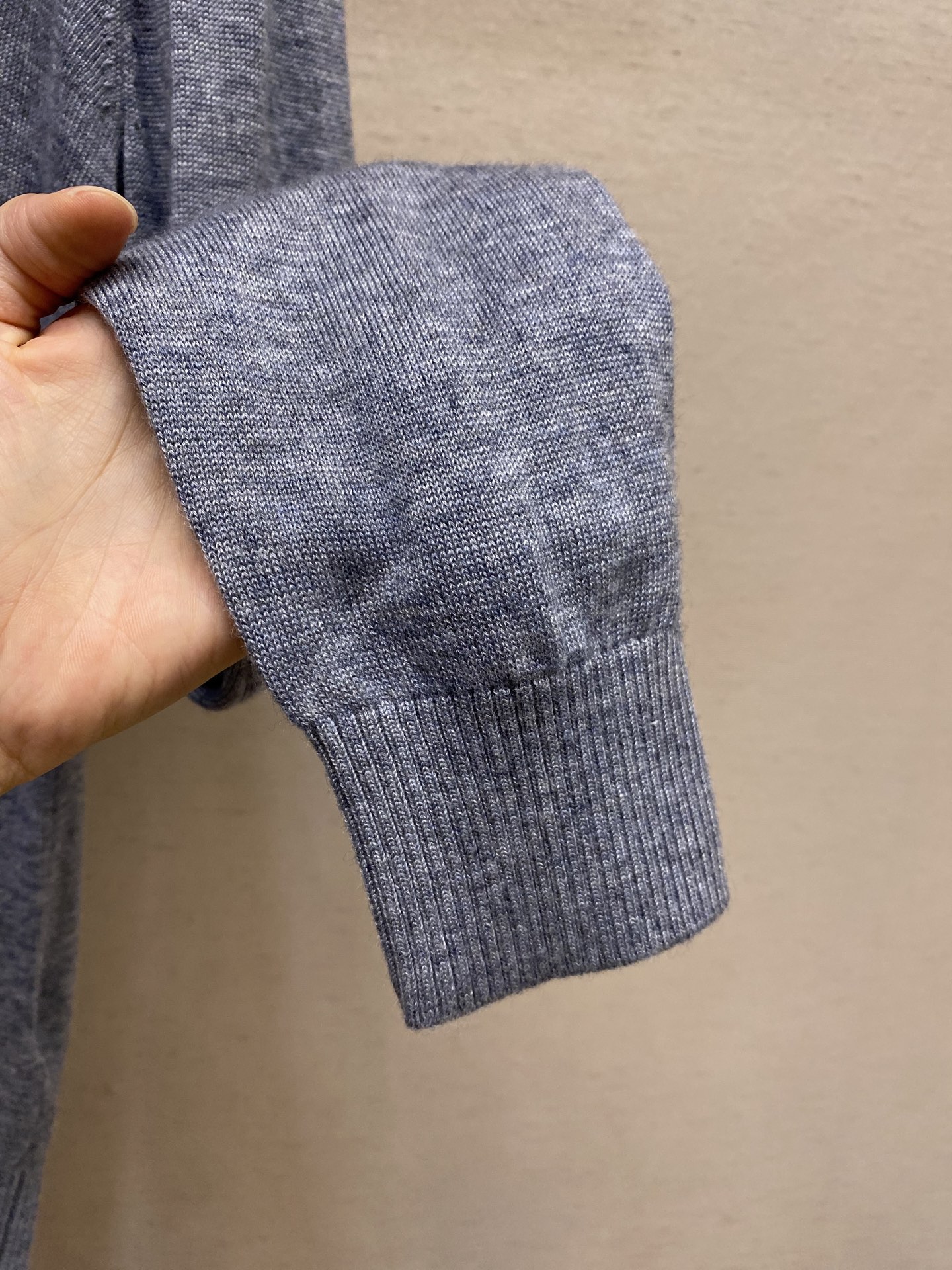 🌟🌟 BBR V领基础款毛衣，100%羊毛，V领设计，办公室男士必备款，新战马刺绣，标齐！尺码：M-2x