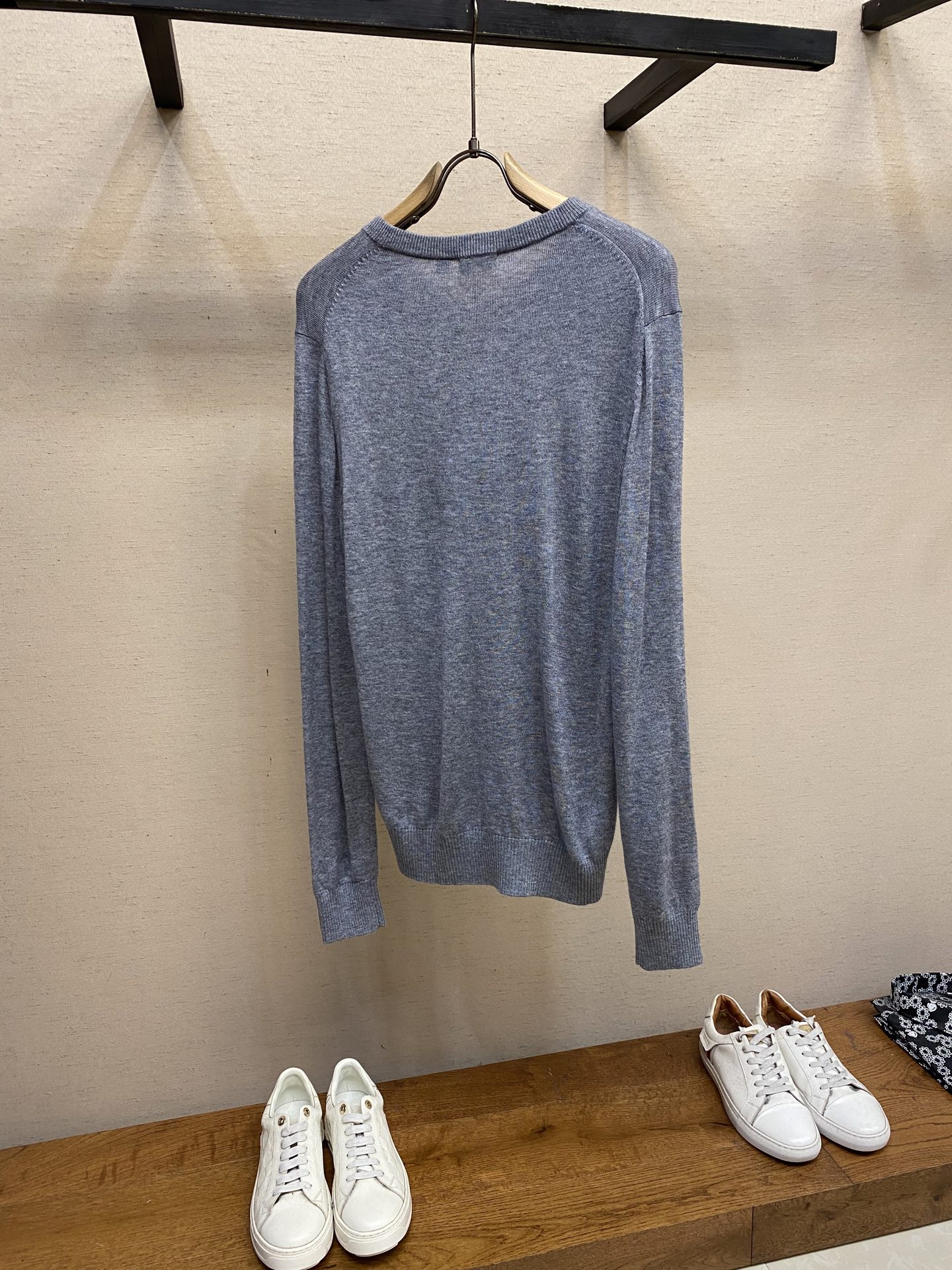 🌟🌟 BBR V领基础款毛衣，100%羊毛，V领设计，办公室男士必备款，新战马刺绣，标齐！尺码：M-2x