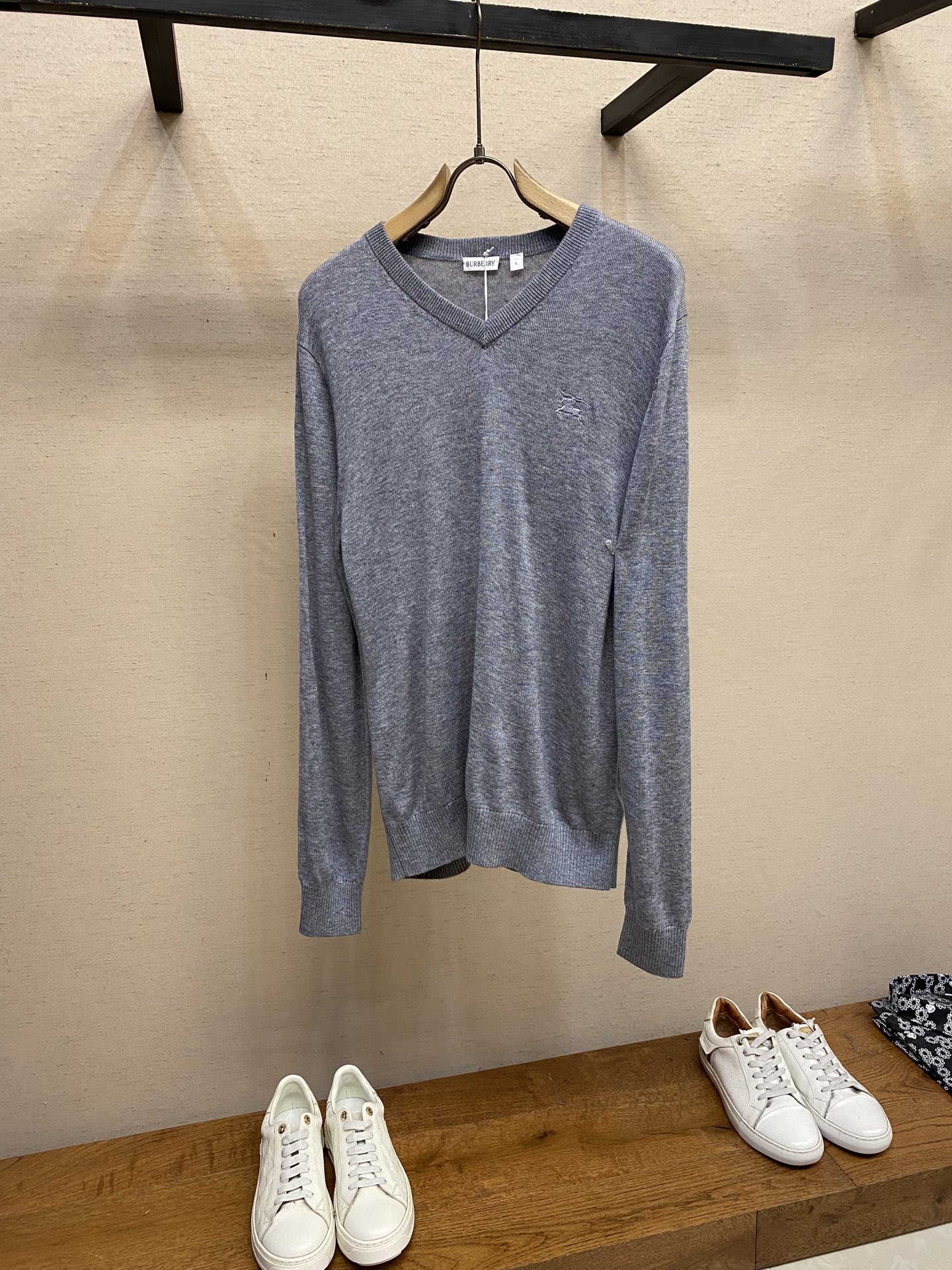 🌟🌟 BBR V领基础款毛衣，100%羊毛，V领设计，办公室男士必备款，新战马刺绣，标齐！尺码：M-2x