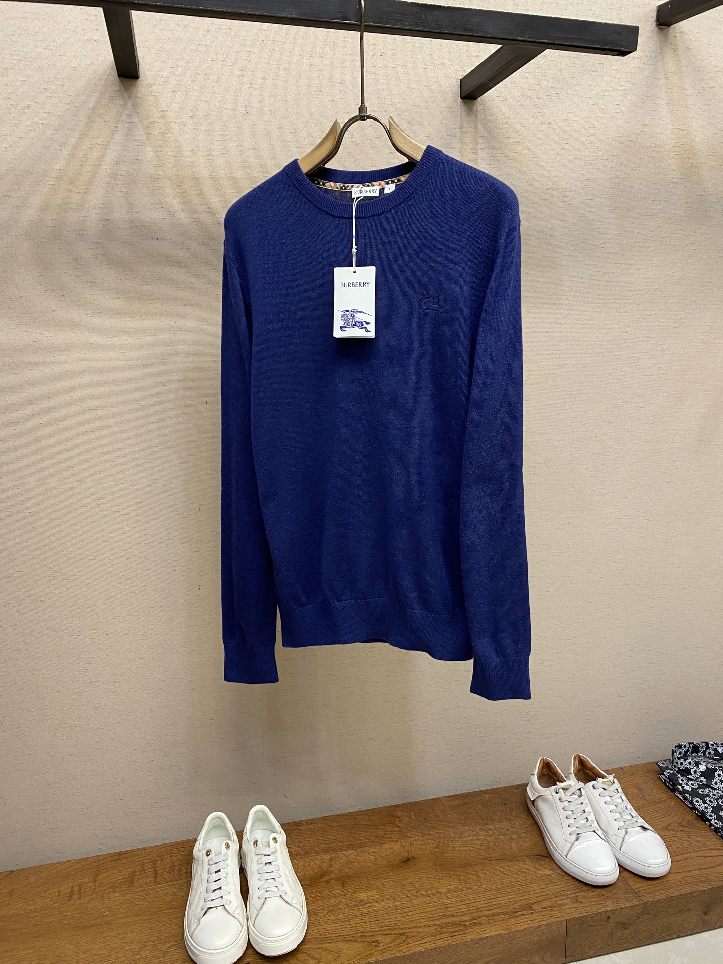 🌟🌟BBR 格子领条毛衣，基础薄款，100%羊毛，内饰品牌格子领条，百灵达电脑机战马刺绣，齐标！尺码：M