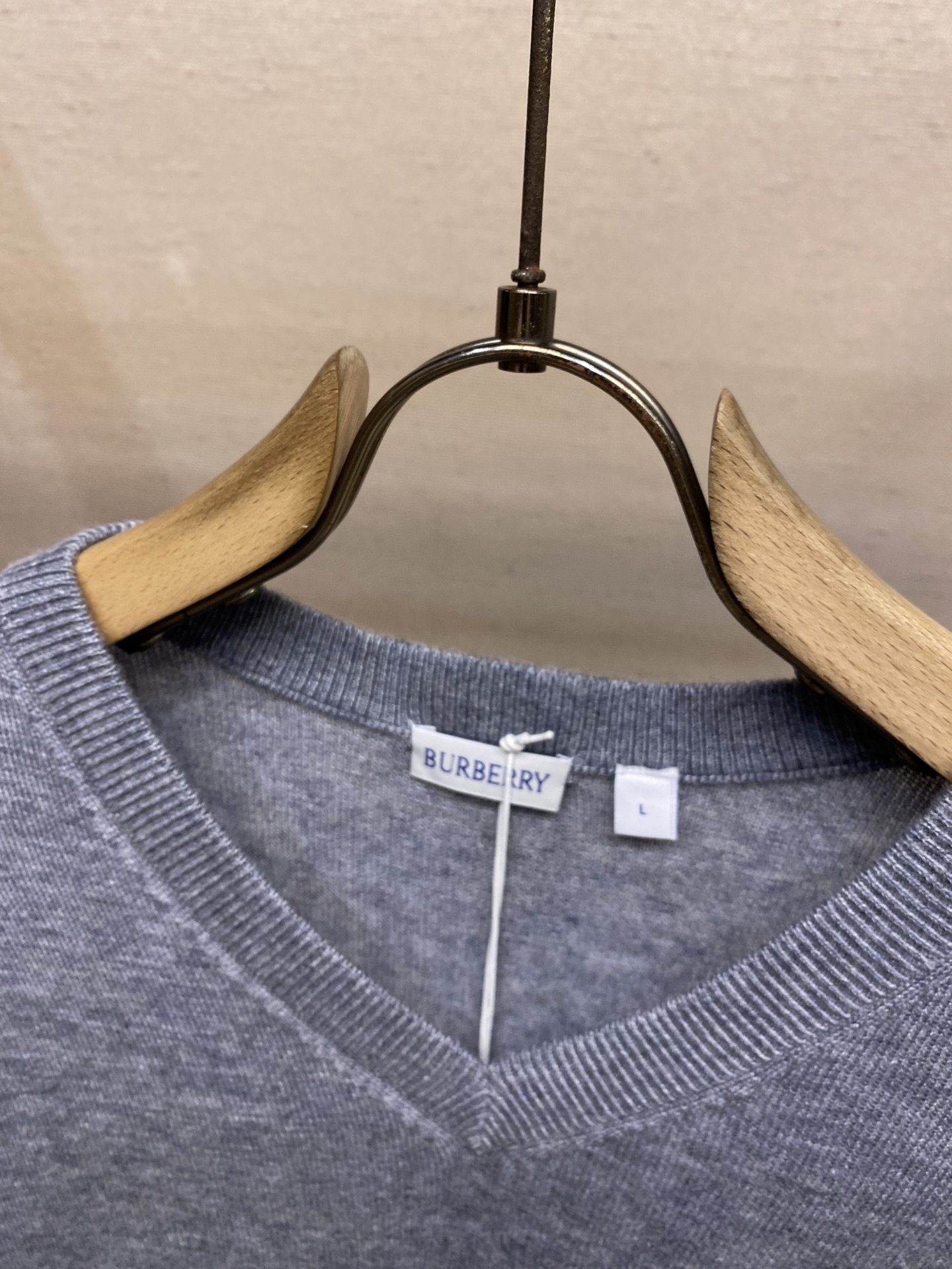 🌟🌟 BBR V领基础款毛衣，100%羊毛，V领设计，办公室男士必备款，新战马刺绣，标齐！尺码：M-2x