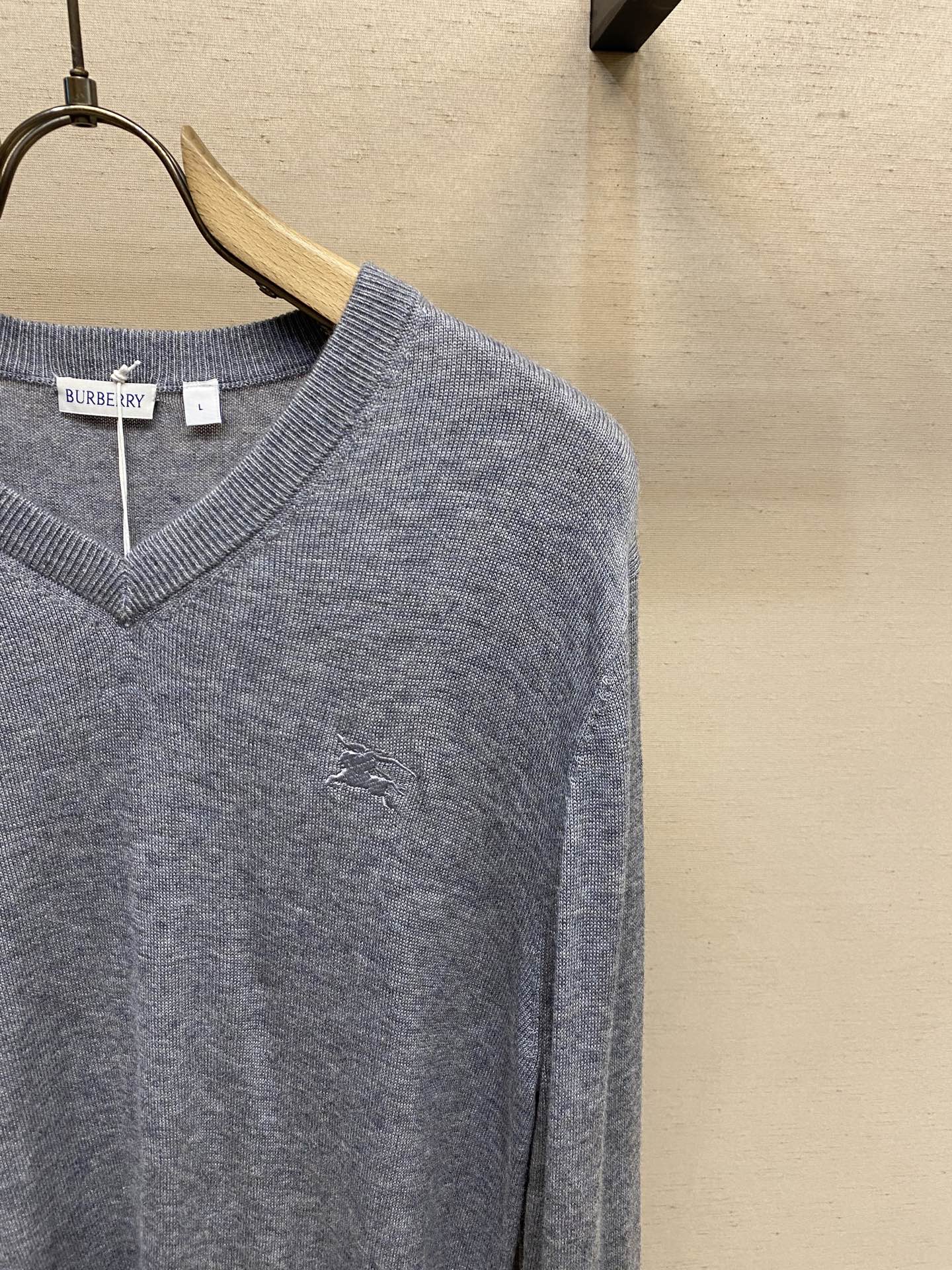 🌟🌟 BBR V领基础款毛衣，100%羊毛，V领设计，办公室男士必备款，新战马刺绣，标齐！尺码：M-2x