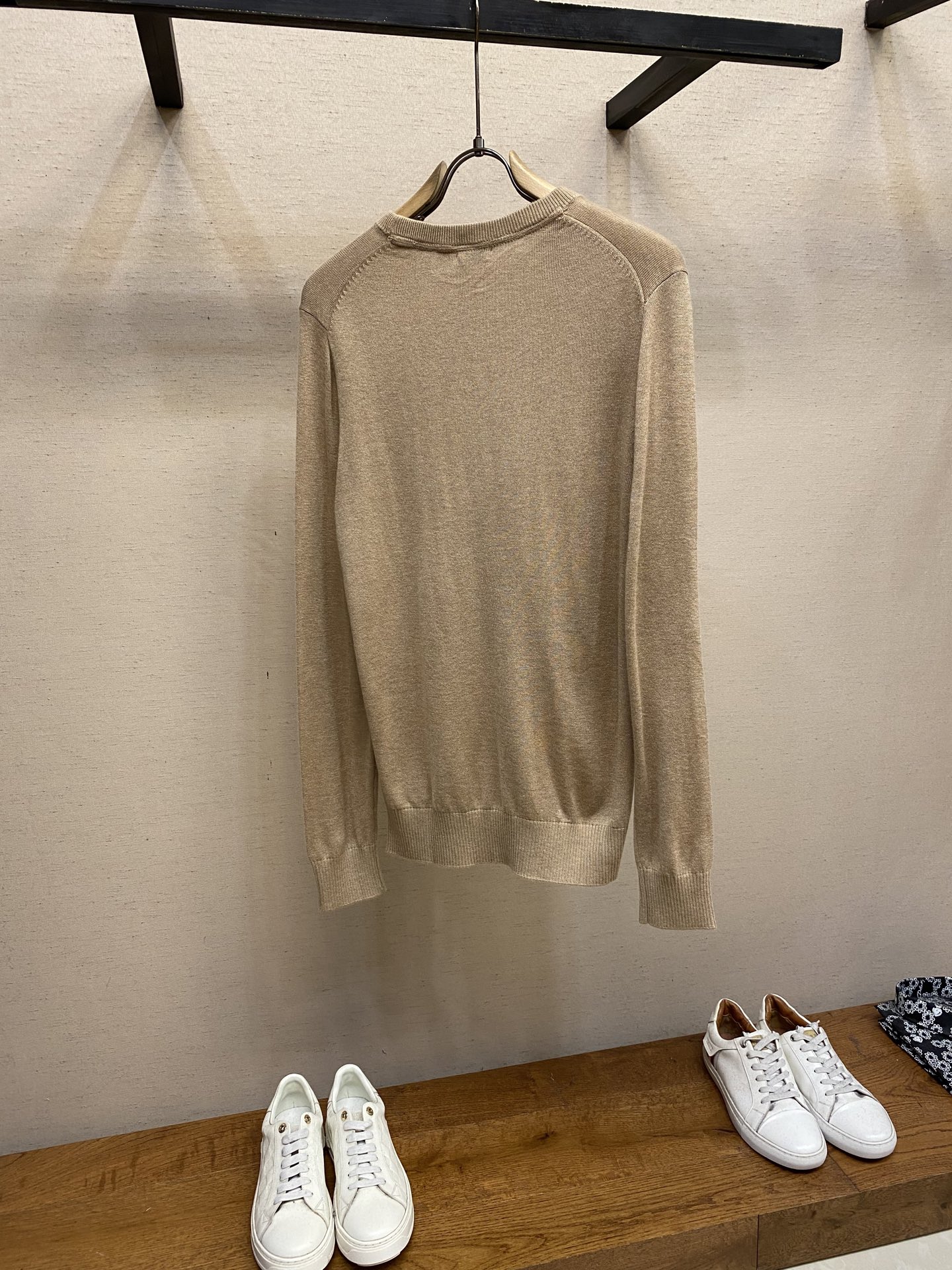 🌟🌟BBR 格子领条毛衣，基础薄款，100%羊毛，内饰品牌格子领条，百灵达电脑机战马刺绣，齐标！尺码：M