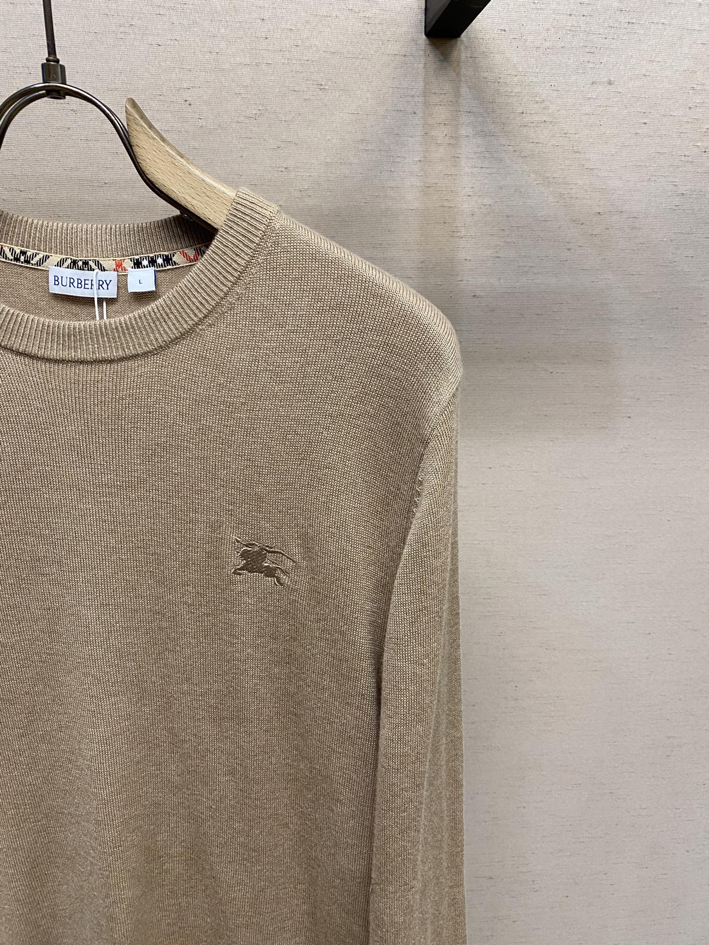 🌟🌟BBR 格子领条毛衣，基础薄款，100%羊毛，内饰品牌格子领条，百灵达电脑机战马刺绣，齐标！尺码：M