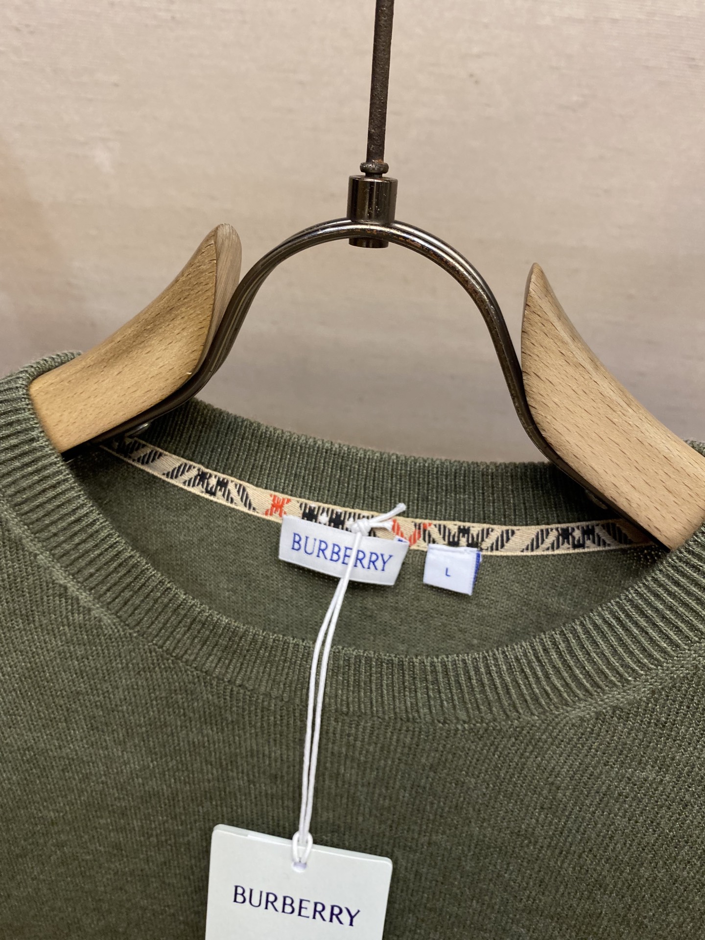 🌟🌟BBR 格子领条毛衣，基础薄款，100%羊毛，内饰品牌格子领条，百灵达电脑机战马刺绣，齐标！尺码：M