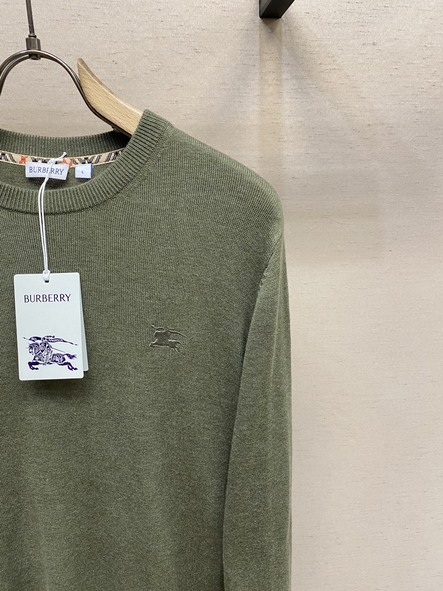 🌟🌟BBR 格子领条毛衣，基础薄款，100%羊毛，内饰品牌格子领条，百灵达电脑机战马刺绣，齐标！尺码：M