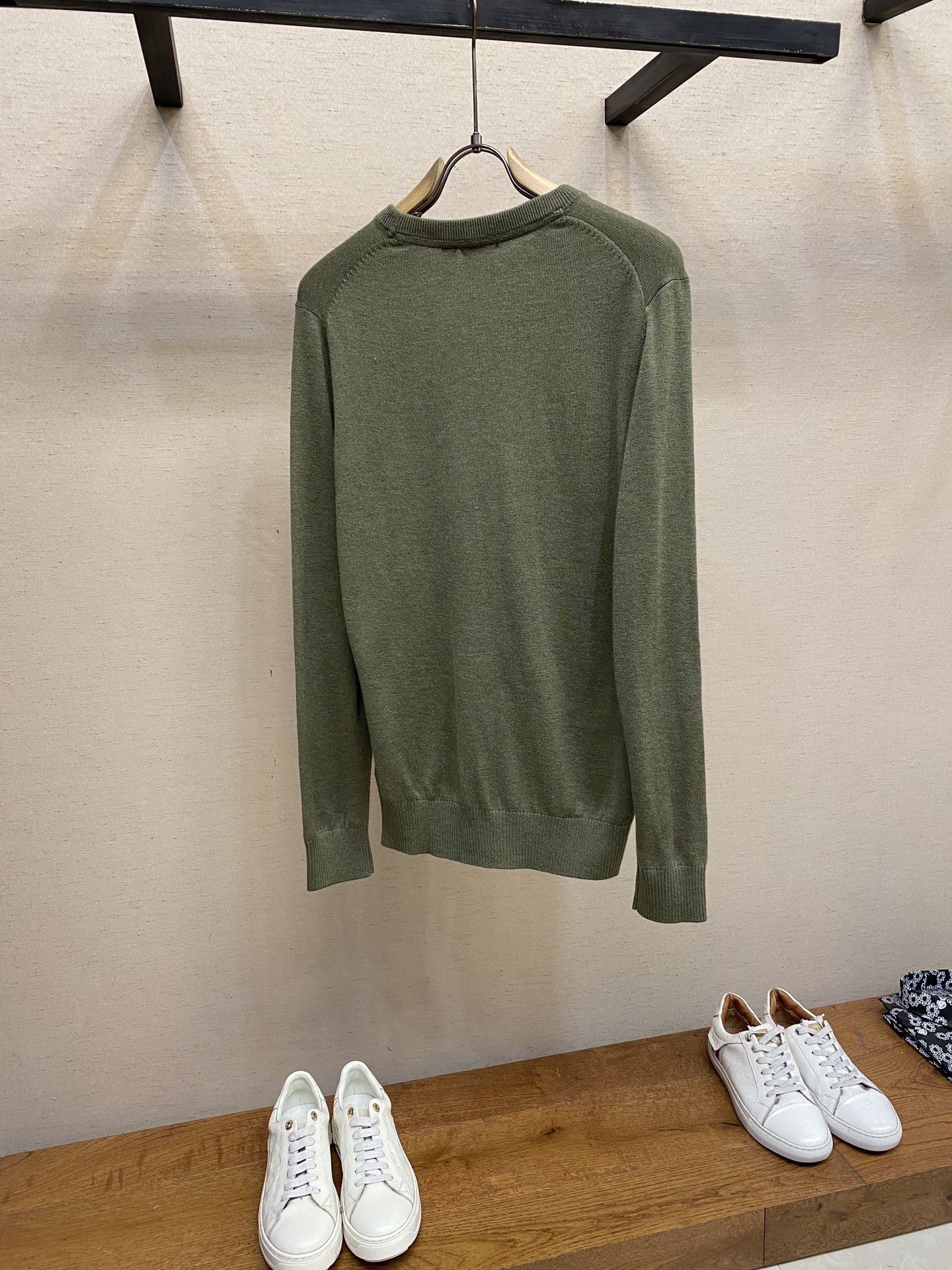 🌟🌟BBR 格子领条毛衣，基础薄款，100%羊毛，内饰品牌格子领条，百灵达电脑机战马刺绣，齐标！尺码：M