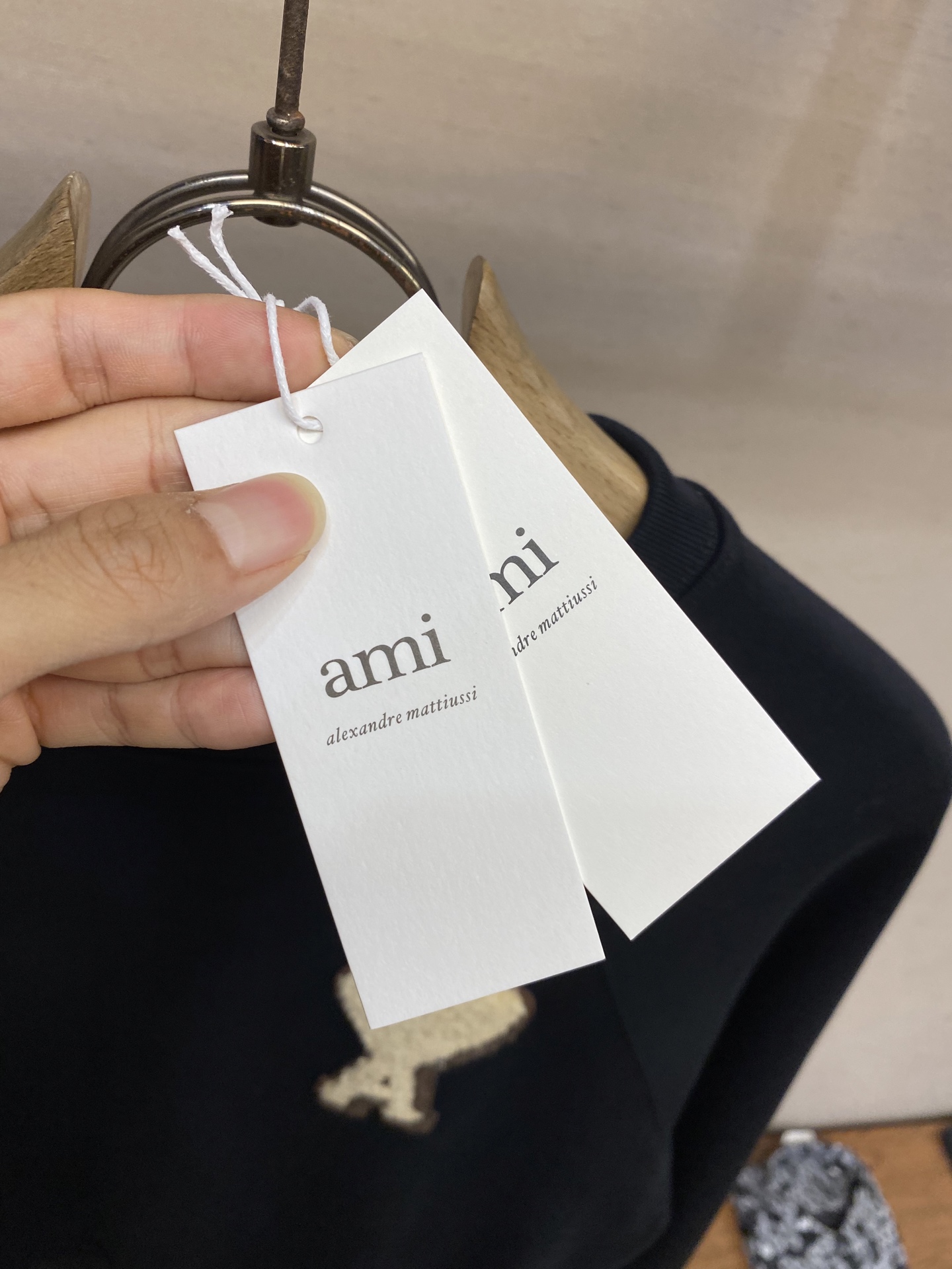 🌟🌟 AMI/艾米2025FW早秋新品男女同款黑金系列立体毛巾绣爱心插件圆领套头卫衣/后背同色AMI刺绣