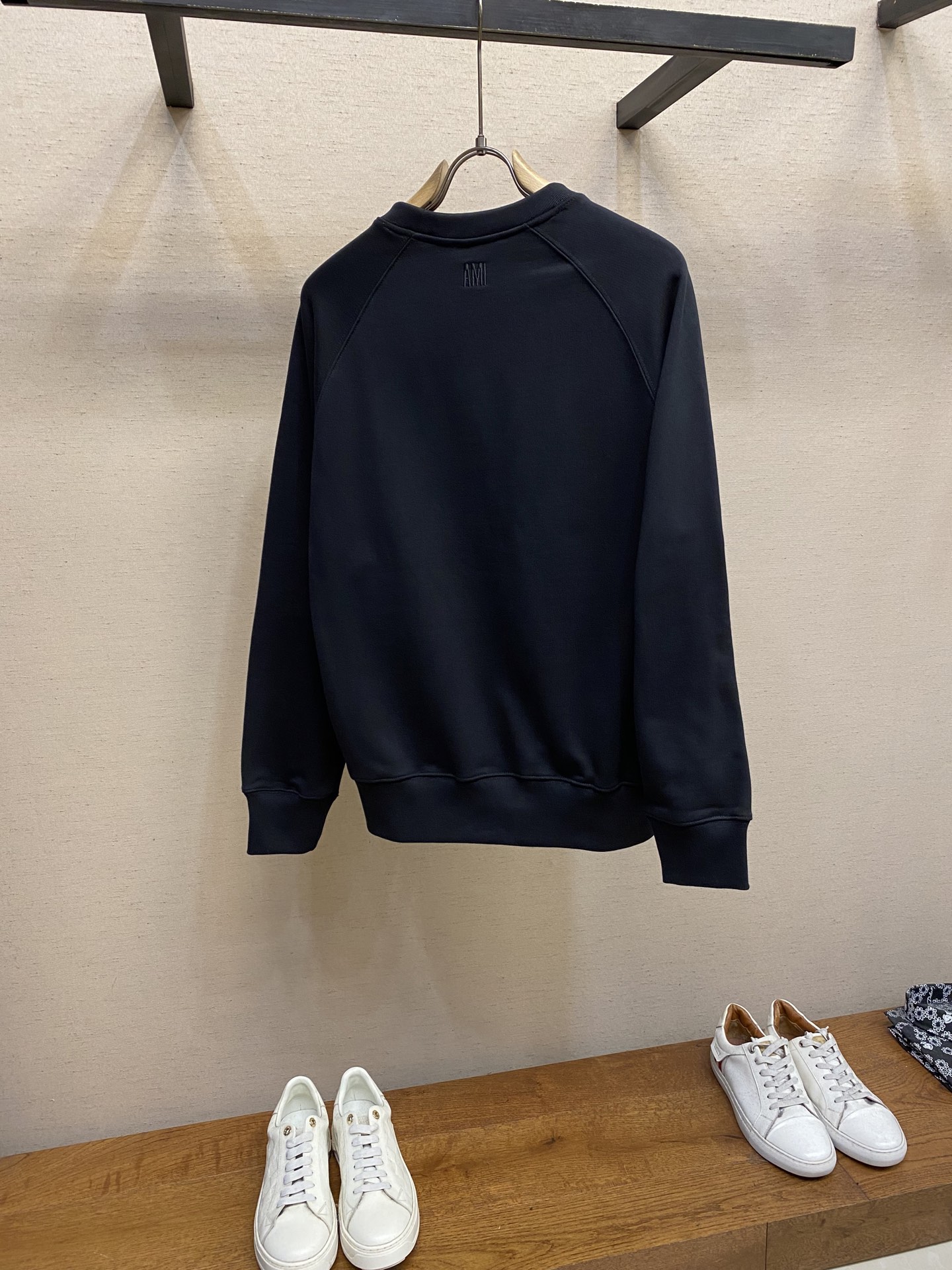 🌟🌟 AMI/艾米2025FW早秋新品男女同款黑金系列立体毛巾绣爱心插件圆领套头卫衣/后背同色AMI刺绣