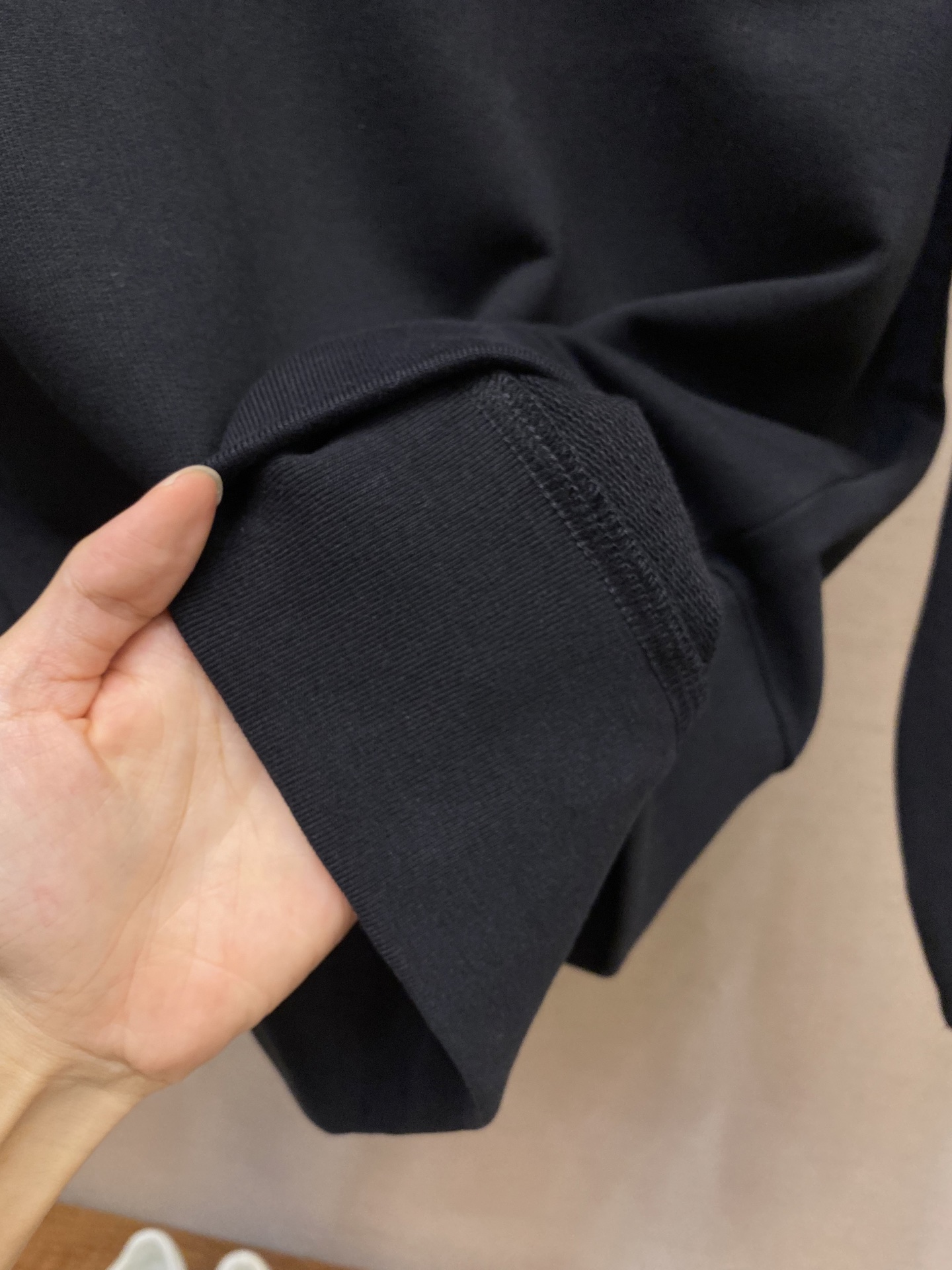 🌟🌟 AMI/艾米2025FW早秋新品男女同款黑金系列立体毛巾绣爱心插件圆领套头卫衣/后背同色AMI刺绣