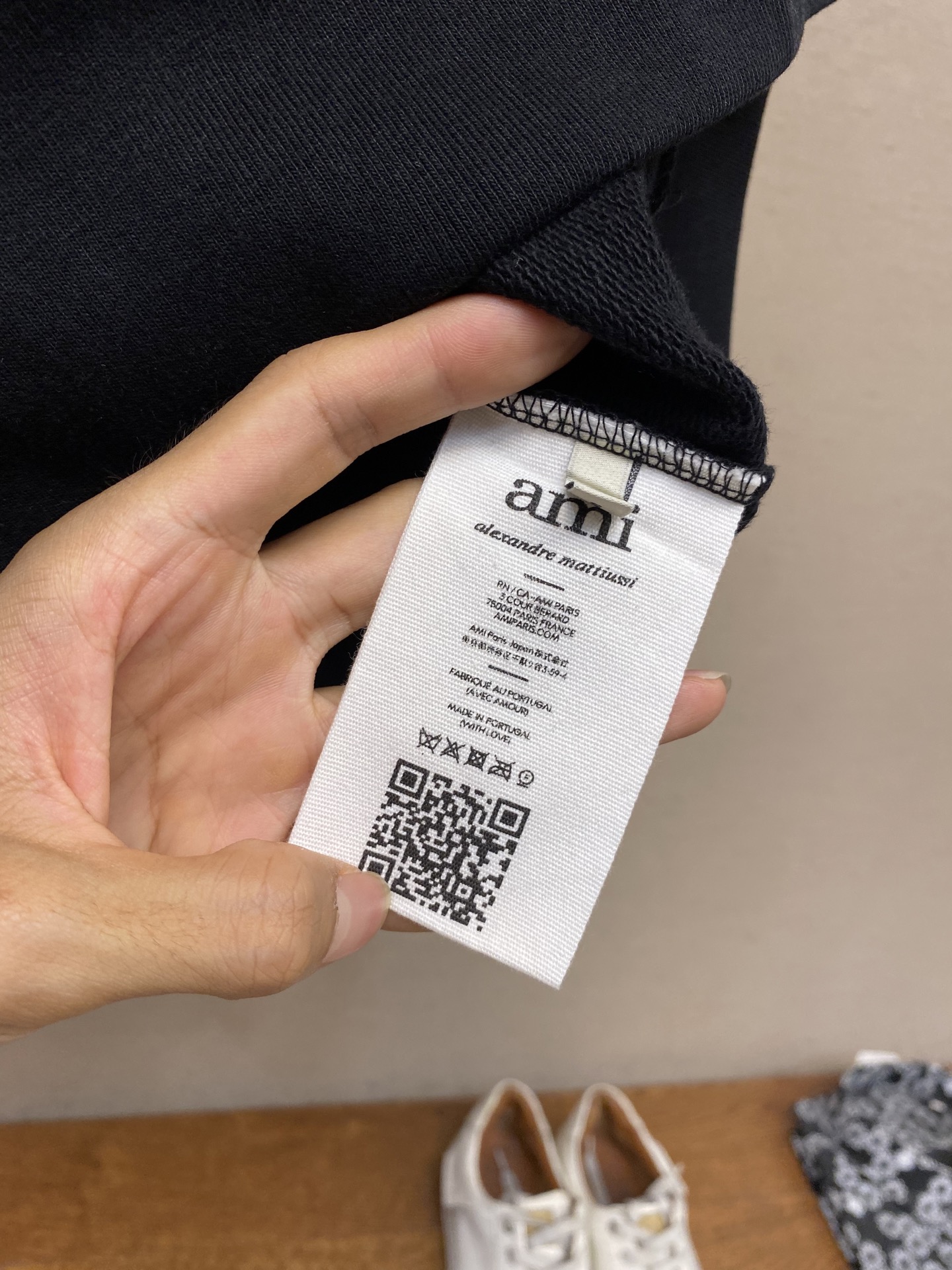 🌟🌟 AMI/艾米2025FW早秋新品男女同款黑金系列立体毛巾绣爱心插件圆领套头卫衣/后背同色AMI刺绣