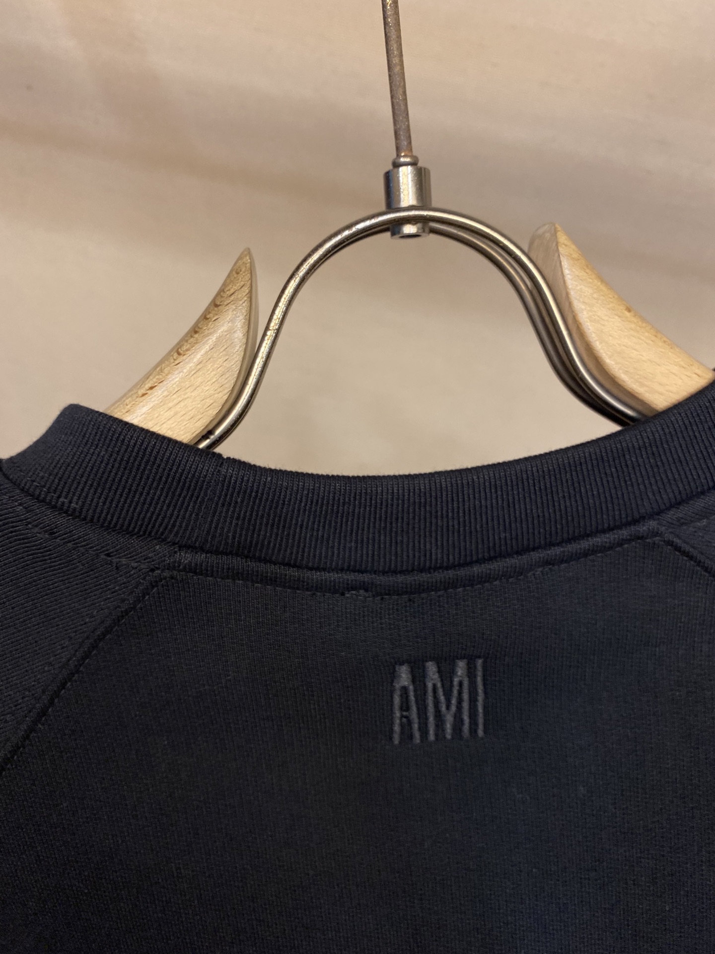 🌟🌟 AMI/艾米2025FW早秋新品男女同款黑金系列立体毛巾绣爱心插件圆领套头卫衣/后背同色AMI刺绣