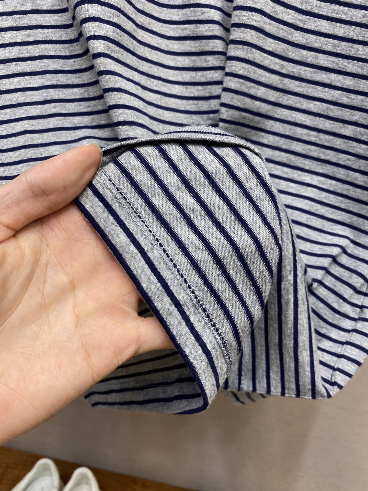 🌟🌟Miu Miu 灰蓝条纹圆领长袖⚠️原,950购买；提花条纹针织面料、修身版型、圆领短袖、徽标拼接、