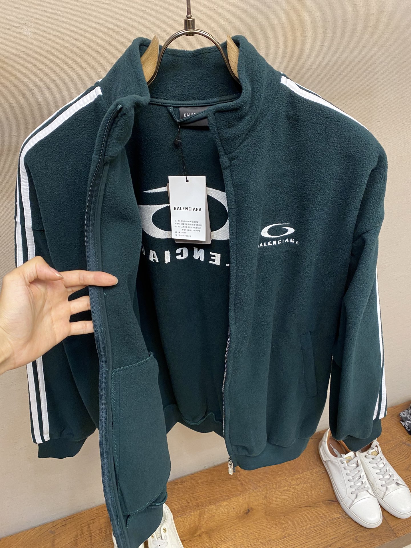 🌟🌟Balenciaga、袖条刺绣立领拉链外套⚠️原,000购买；摇粒绒面料材质、正面和背面饰以艺术作品