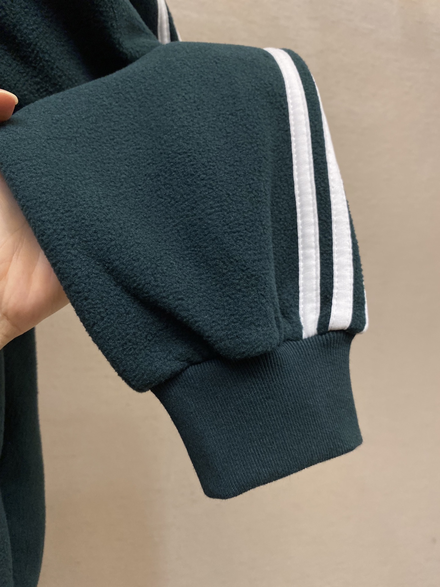 🌟🌟Balenciaga、袖条刺绣立领拉链外套⚠️原,000购买；摇粒绒面料材质、正面和背面饰以艺术作品