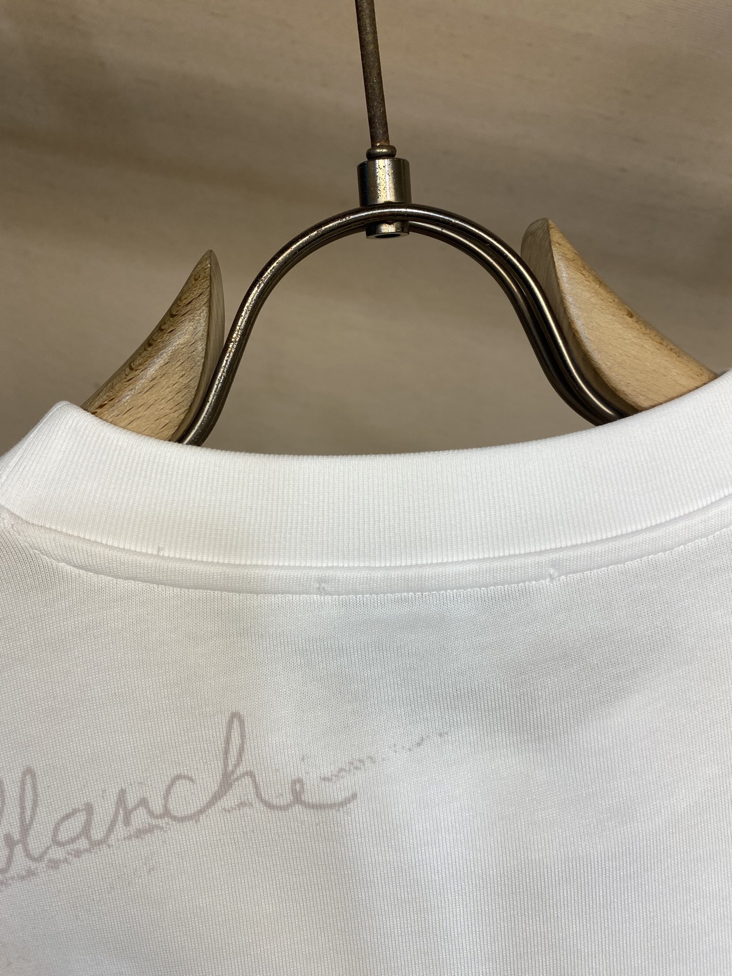 🌟🌟Givenchy，字母印花短袖T恤，男女同款同步官网发售！从高定走向高街的GV，俘获大量年轻人的心，