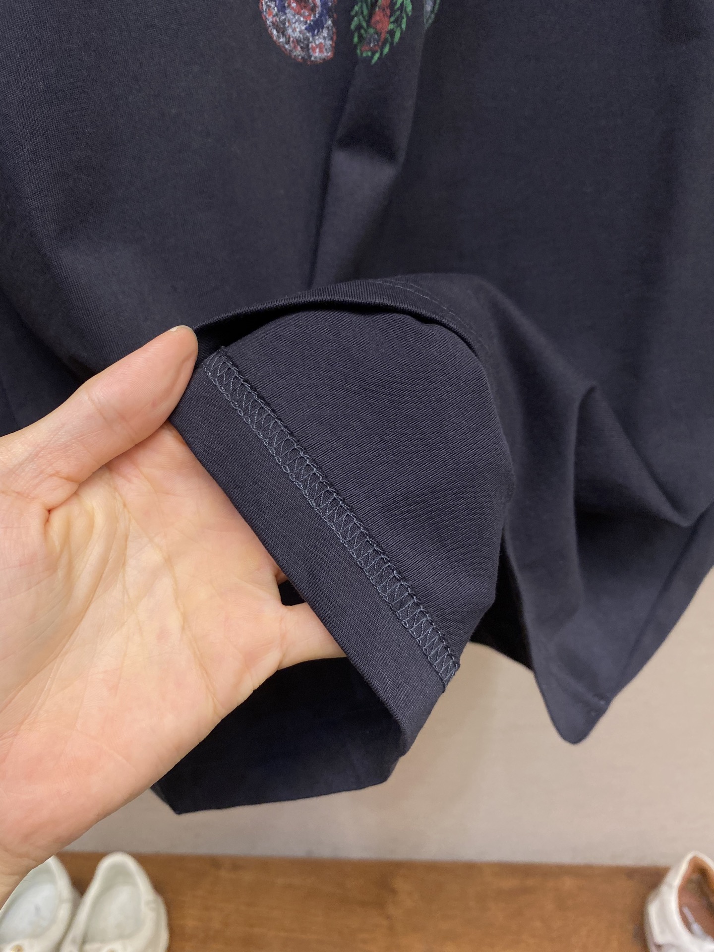 🌟🌟Balenciaga、汇集商标印花圆领短袖⚠️原,500购买；复古平纹面料、中性版型、圆领短袖、艺术