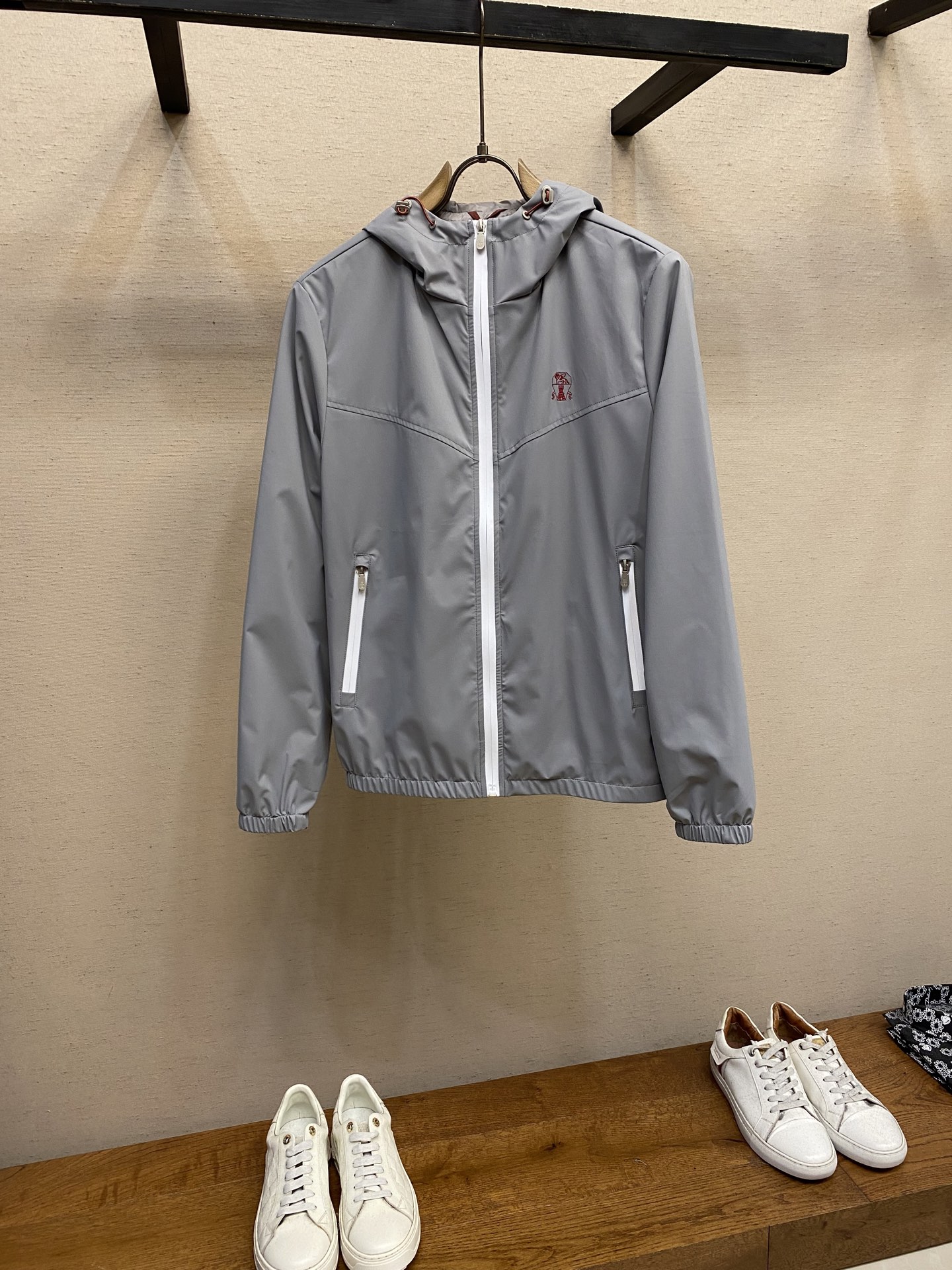 NO:551012,BC, 2025 new men's casual custom jacket. Wearing a simple and capable casual jacket, you will instantly return to fashionable and domineering, and be full of vitality. The most popular zipper design before history, all the fabrics need to be customized, full of luxury. The slim tailoring reflects our perfect body shape, which can be easily controlled regardless of weight. Super versatile style, no matter how big it is, suitable for wearing different age groups. High street wear style, spring and summer matching tools. Size M-3xl,, jackets & coats, jackets & coats, alexander wang19860909BC,2025新款男士休闲定制夹克外套.穿上简约干练的休闲外套,瞬间重回时髦霸气,又是活力满满的状态.史前最流行的拉链设计,面料全部需要定制,奢华感十足.修身的剪裁体现出我们完美的体型无论胖瘦都可以轻松驾驭.超百搭款式,不挑身材的款,适合不同年龄段穿着.高街实穿款,春夏搭配利器 尺码M-3xl,,jackets & coats,jackets & coats,alexander wang,Men's clothing