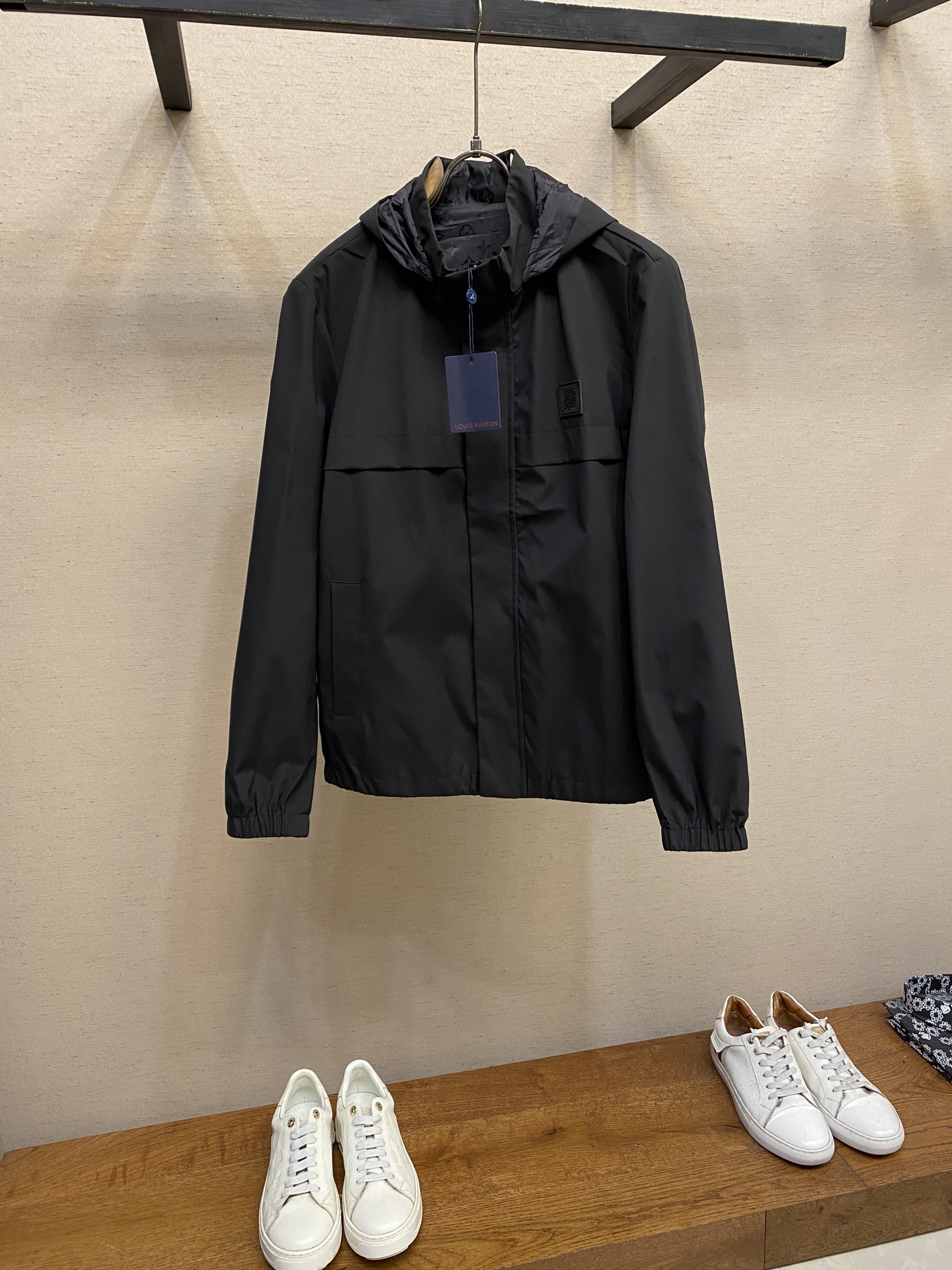 NO:551014,1V, 2025 new men's casual customized double-sided jacket. Put on a simple and capable casual jacket, and instantly return to a fashionable and domineering state, and full of vitality. The most popular zipper design in history, all fabrics need to be customized, full of luxury. The slim tailoring reflects our perfect body shape, whether fat or thin, can be easily controlled. Super versatile style, not picky, suitable for different age groups. High street practical wear, spring and summer matching tools Size M-3xl,, jackets &  coats,jackets & coats,alexander wang198609091V、2025新款男士休闲定制双面夹克外套.穿上简约干练的休闲外套,瞬间重回时髦霸气,又是活力满满的状态.史前最流行的拉链设计,面料全部需要定制,奢华感十足.修身的剪裁体现出我们完美的体型无论胖瘦都可以轻松驾驭.超百搭款式,不挑身材的款,适合不同年龄段穿着.高街实穿款,春夏搭配利器 尺码M-3xl,,jackets & coats,jackets & coats,alexander wang,Men's clothing