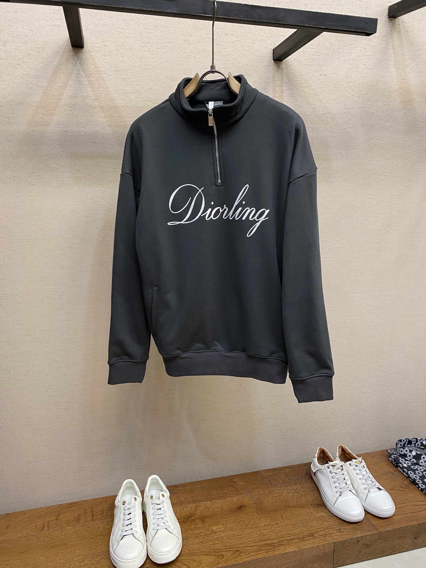 NO:550009,Dior, 25SS flocked printed half zipper stand collar sweatshirt, genuine 15,500 purchase, 420 grams combed cotton fleece sweatshirt material, trendy brand pull-up ribbed, flocked printing, fabric fermented washing, custom 11 zipper, custom 11 trademark, loose version Size S-XL,,dior,hoodie,sweatshirts,alexander wang19860909Dior,25SS 植绒印花半拉链立领卫衣,正品15500购入,420克精梳棉质抓绒卫衣料,潮牌拉架罗纹,植绒印花,面料酵洗,定制11拉链,定制11商标,宽松版型 尺码S-XL,,dior,hoodie,sweatshirts,alexander wang,Men's clothing