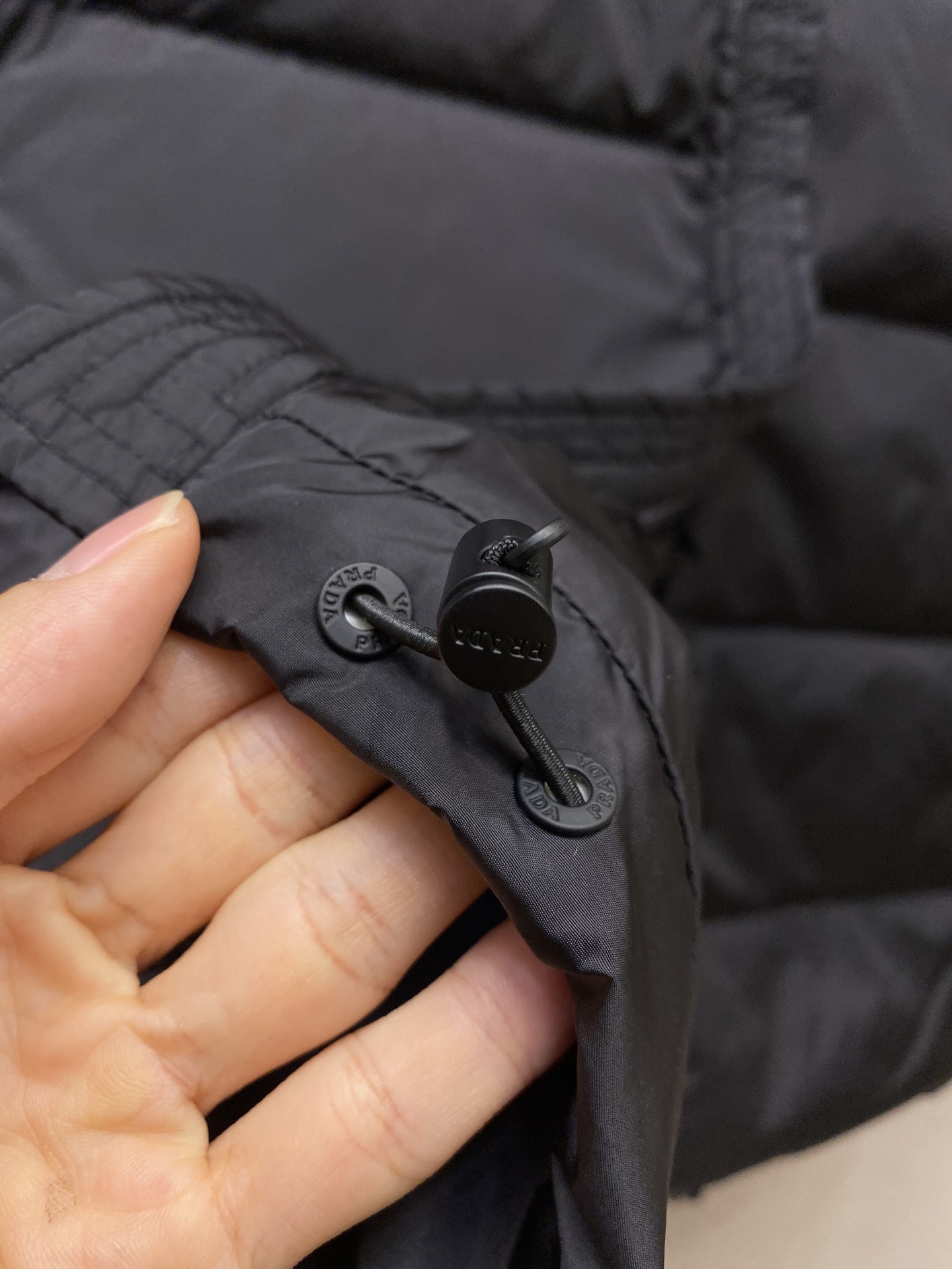 🌟🌟Prada，秋冬羽绒服 马甲这个羽绒服马甲真的有点绝，这么早发羽绒服就是不想你们在天冷的时候挨冻。衣