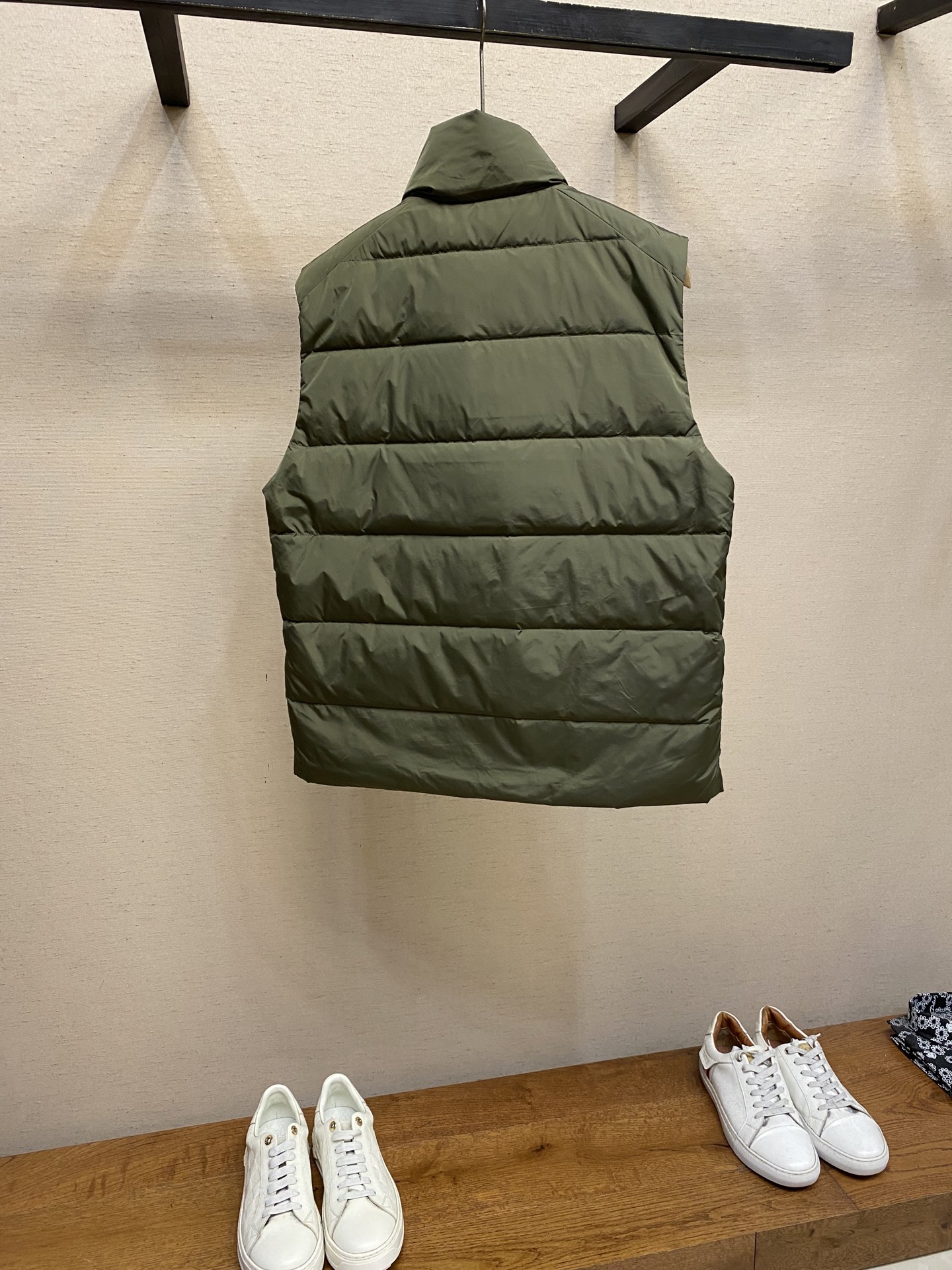 🌟🌟Prada，秋冬羽绒服 马甲这个羽绒服马甲真的有点绝，这么早发羽绒服就是不想你们在天冷的时候挨冻。衣