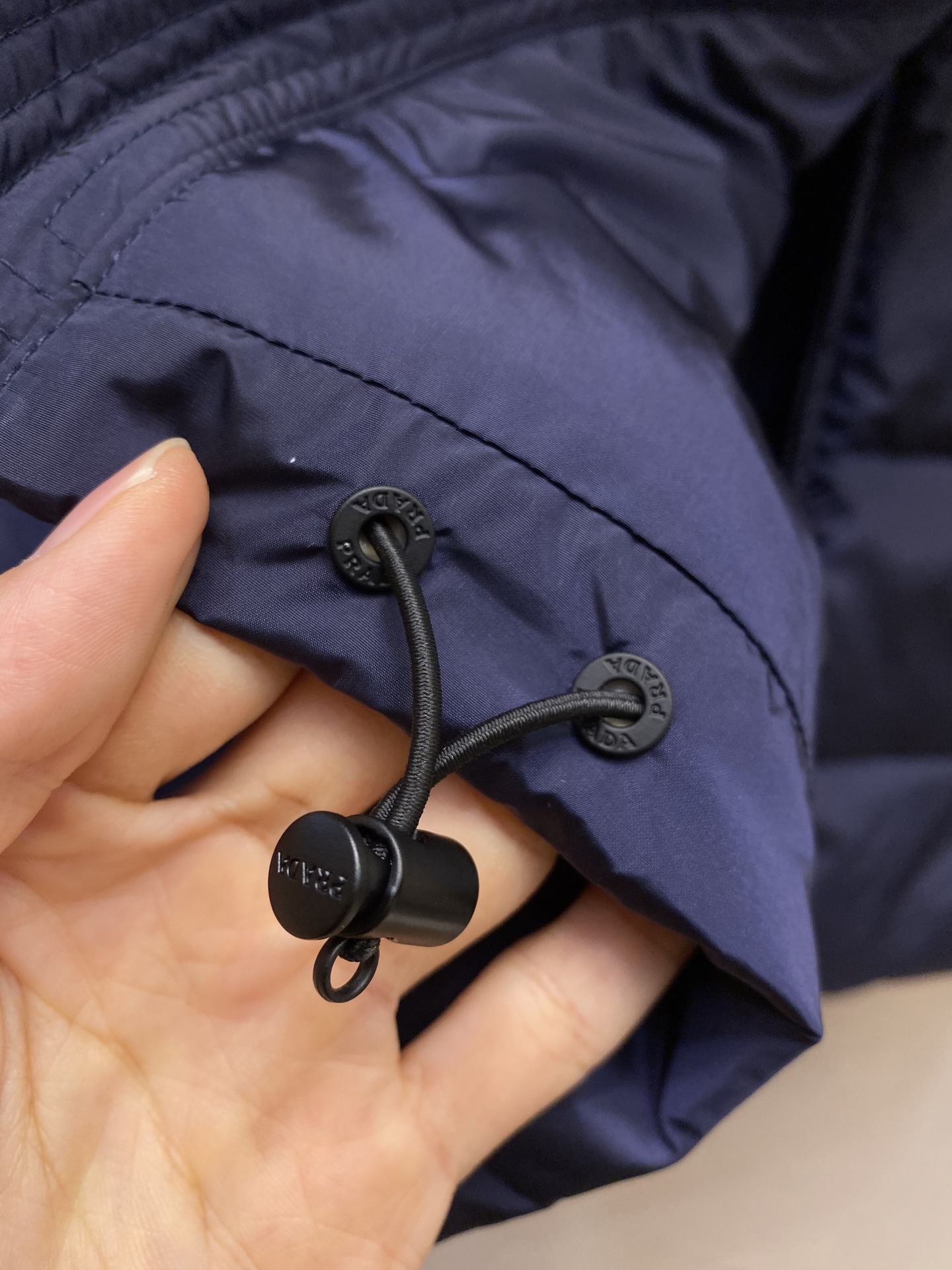 🌟🌟Prada，秋冬羽绒服 马甲这个羽绒服马甲真的有点绝，这么早发羽绒服就是不想你们在天冷的时候挨冻。衣