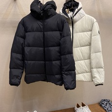 🌟🌟 Moncler 短款羽绒服,简约连帽设计,高密度防护尼龙面料,防风防泼水,内部填充高品质鹅绒, 保暖力满分 短款剪 🌟🌟 Moncler 短款羽绒服,简约连帽设计,高密度防护尼龙面料,防风防泼水,内部填充高品质鹅绒, 保暖力满分 短款剪
