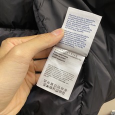🌟🌟 Moncler 短款羽绒服,简约连帽设计,高密度防护尼龙面料,防风防泼水,内部填充高品质鹅绒, 保暖力满分 短款剪 🌟🌟 Moncler 短款羽绒服,简约连帽设计,高密度防护尼龙面料,防风防泼水,内部填充高品质鹅绒, 保暖力满分 短款剪