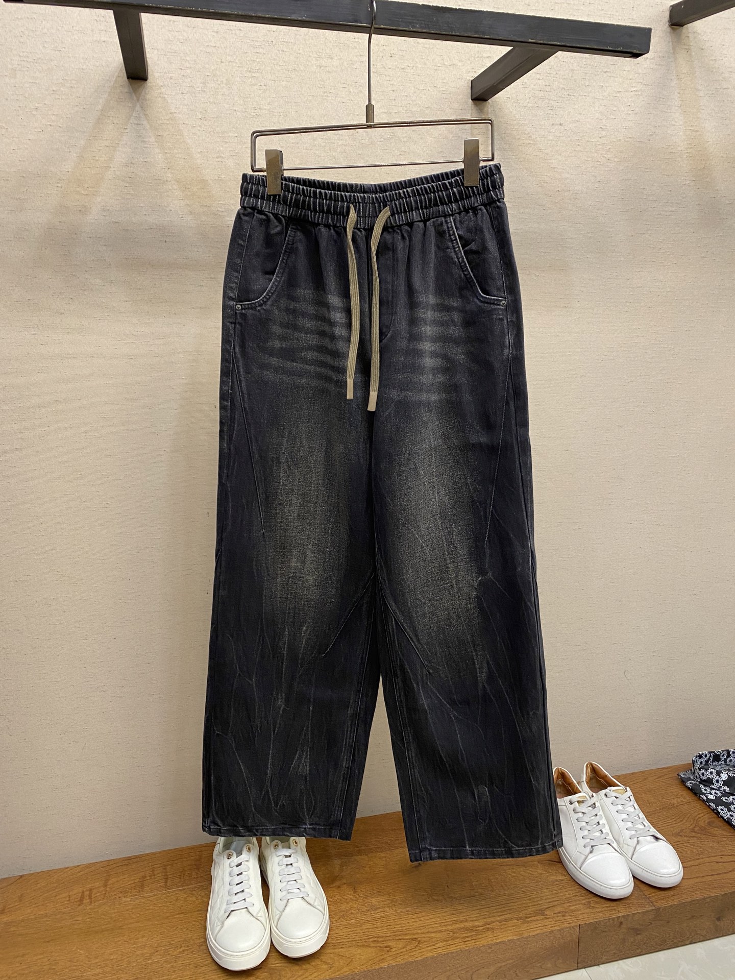 🌟🌟BV 2025秋冬Bott*ga Venta Bv树纹水洗做旧宽松直筒休闲牛仔裤针脚里的匠心,细节诠