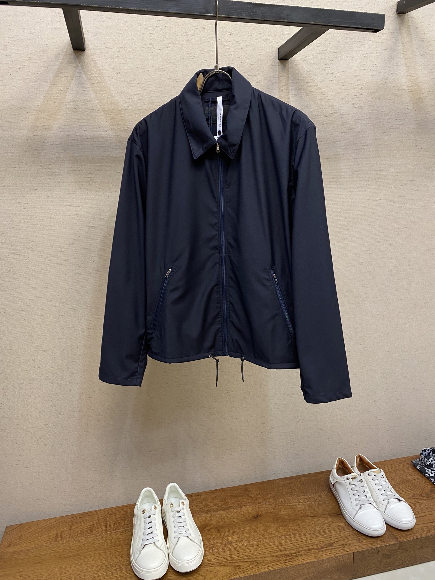 NO:615260,Prada, lapel solid color wool short-sleeved jacket, genuine product purchased and developed by 11485, twill wool blend fabric, rayon lining, fabric enzyme wash, artificial car logo, customized 11 eyelets, customized 11 ropes, customized 11 zippers, customized 11 trademarks, loose fit, size 48-54,, prada, jackets & coats, jackets & coats, alexander wang19860909Prada,翻领纯色羊毛短款长袖夹克外套,正品11485购入开发,斜纹羊毛混纺面料,人丝里布,面料酵洗,人工车标,定制11鸡眼,定制11绳子,定制11拉链,定制11商标,宽松版型 尺码48-54,,prada,jackets & coats,jackets & coats,alexander wang,Men's clothing