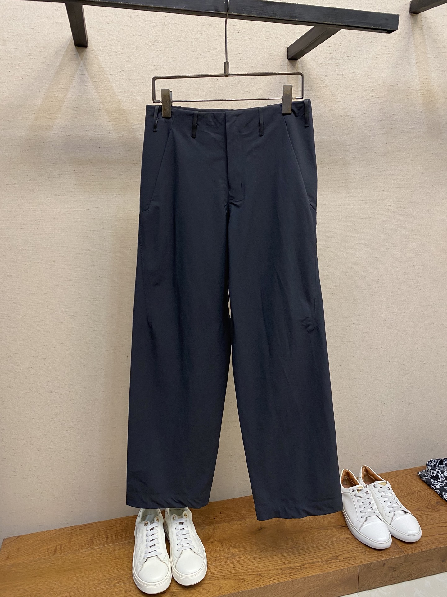 NO:615251,Arctery men's quick-drying casual pants, the latest upper body style, unbeatable!  You can definitely close your eyes and close your eyes. This type of pants is very versatile and has an elastic waist. It can be worn in daily work and outdoor sports. It is the perfect combination of fashion, leisure and outdoor sports, so it is your best choice whether you wear it daily or outdoors. Extreme comfort and quick perspiration are the most popular focus, improving the wearing comfort. It is suitable for aerobic exercise and cross-country running. This type of running casual pants has an extremely wide range of applications, allowing you to naturally maintain your love for sports in the summer, and can also be worn in leisure life.  Size 30, 32, 34 30: Waist 78, pants length 103 32: Waist 82, pants length 104 34: Waist 86, pants length 105,,alexander wang19860909Arctery 男士速干休闲裤 最新款上身版型无敌正！ 绝对可以闭眼收的一款 此款裤子非常百搭,弹力腰围,日常上班 户外运动都可以穿着,是时尚休闲与户外运动的完美结合,所以无论您平时穿或者户外穿都是您的最佳选择. 极致舒适和快速排汗是备受青睐的重点,提升穿着舒适度,适合有氧运动和越野跑条件下穿着,此款是一件适用范围极其广泛的跑步休闲裤,让你在夏天自然可以保持对运动热爱,也可以在休闲生活中穿着 尺码30,32,34 30:腰围78 裤长103 32:腰围82 裤长104 34:腰围86 裤长105,,alexander wang,Men's clothing