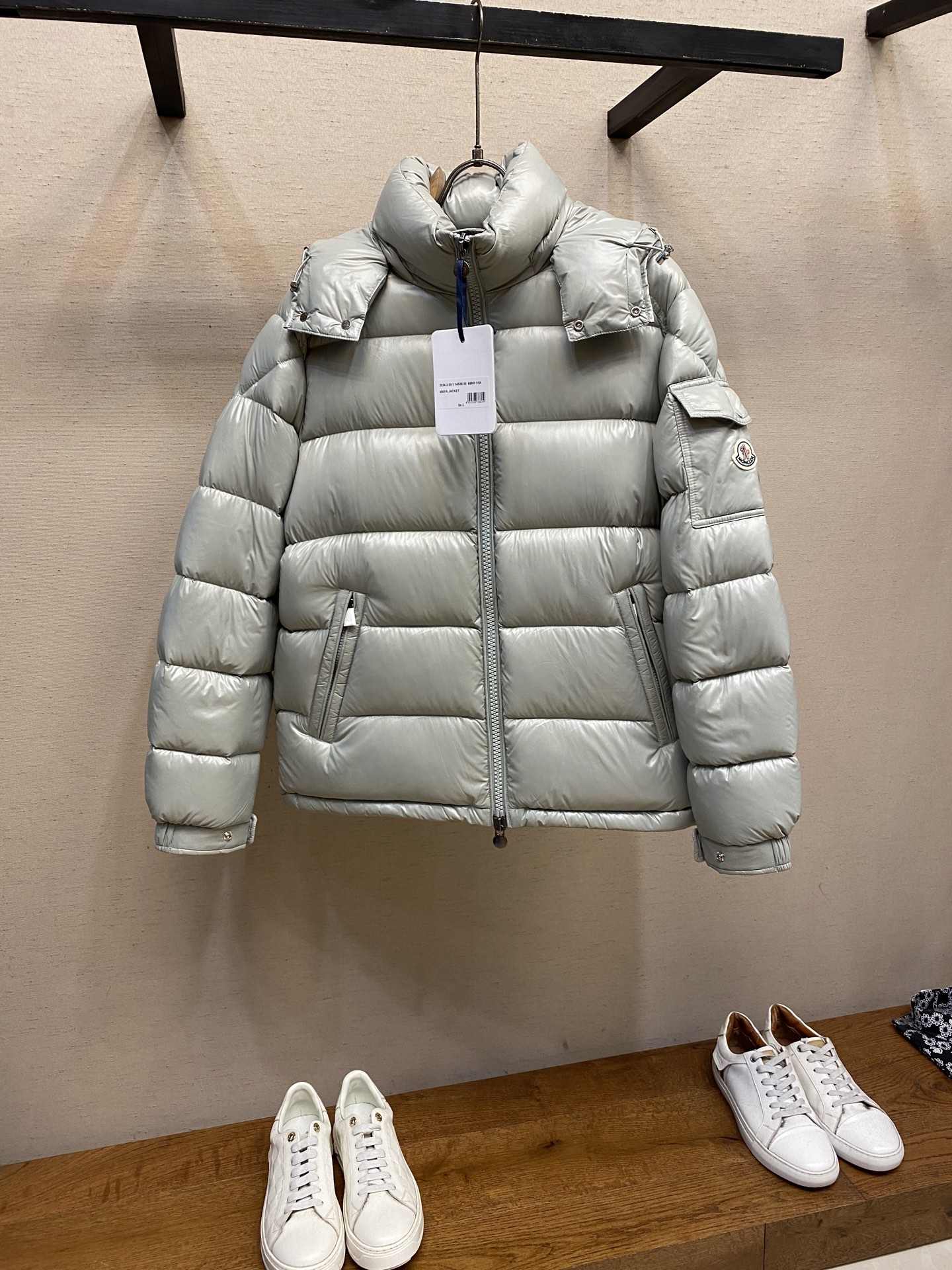NO:610800,Moncler, top quality 95 white goose down.｜Moncler Maya series Eason Chan short down jacket for men and women, sizes 1, 2, 3, 4, 5, 6,, Moncler, down jacket, alexander wang19860909Moncler,顶级95白鹅绒.｜盟可睐 玛雅 系列 陈奕迅同款短款羽绒服 男女款 尺码1,2,3,4,5,6,,Moncler,down jacket,alexander wang,Men's clothing