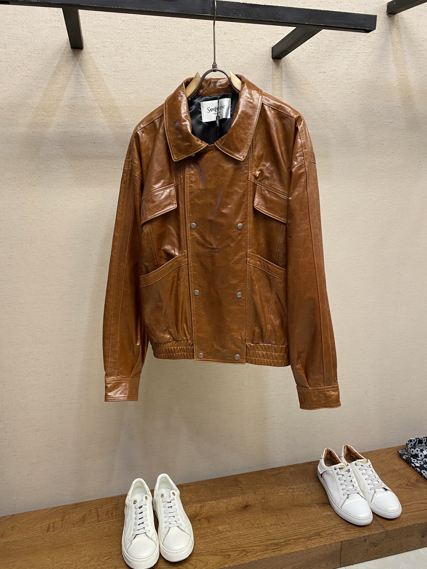 NO:610796,[High-end customization, only size exchange] YSL 2025 autumn and winter new model, exclusive original purchase and production, Italian waxed sheepskin, excellent feel, original three-standard hardware, loose and large version, size 48-56, saint laurent, sheepskin, alexander wang19860909【高端定制,只可换码】 YSL 2025 秋冬新款 独家原版购入制作 意大利油蜡羊皮 手感极好 原版三标五金 宽松大版型 尺码48-56,,saint laurent,sheepskin,alexander wang,Men's clothing