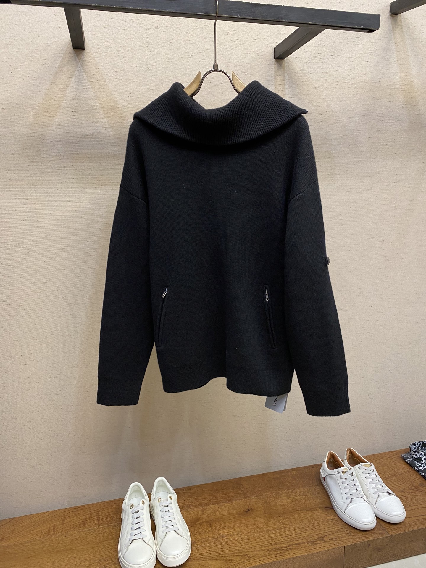 NO:608587,Balenciaga, BLCG new autumn and winter Balenciaga wool blend sweater, reversible front and back, custom-made hardware, soft and not tied, same style for men and women, sizes S-XL  Sleeve length 60,,balenciaga,balenciaga,sweaters,alexander wang19860909Balenciaga、BLCG 秋冬新款巴黎世家羊毛混纺毛衣 前后两面可穿 定做五金 软糯不扎 男女同款 尺码S-XL S衣长66 胸围116 袖长57 M衣长68 胸围120 袖长58 L衣长70 胸围124 袖长59 XL衣长72 胸围128 袖长60,,balenciaga,balenciaga,sweaters,alexander wang,Men's clothing