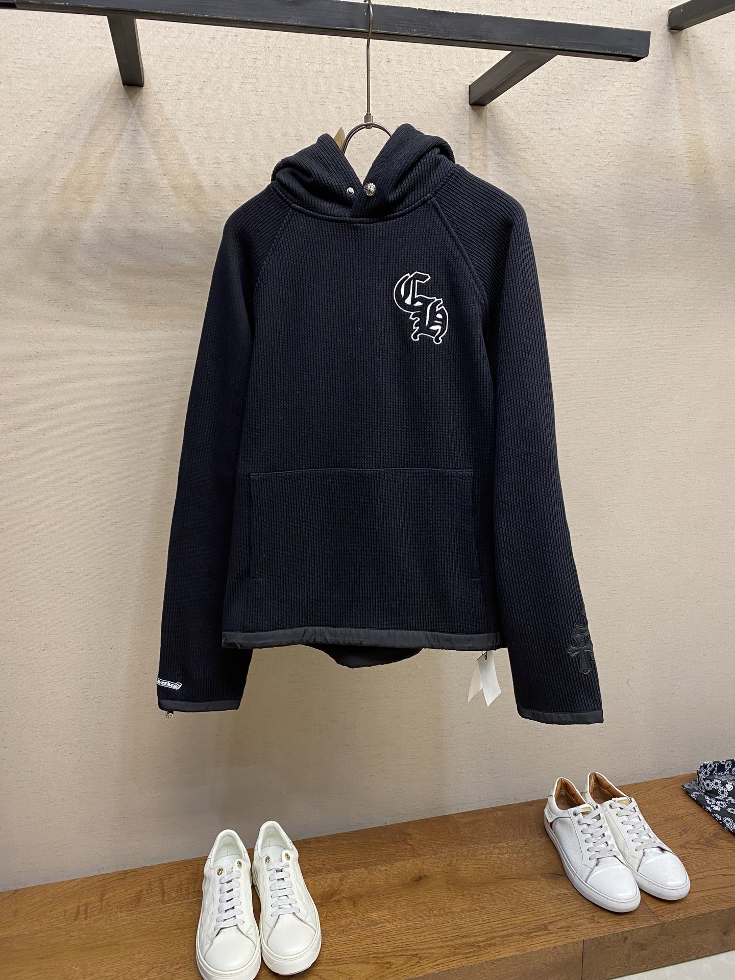 NO:608605,CH Chrome Heart Autumn and Winter New Knitted Hooded Sweater Logo Embroidery Craftsmanship Customized Hardware Cross Leather Label on Cuffs Adjustable Hem Design Fashionable and Casual Same Style for Men and Women Sizes S-XL S Length 67 Chest 118 Sleeve Length 53 M Length 69 Chest 122 Sleeve Length 54 L Length 71 Chest 126 Sleeve Length 55 XL Length 73 Chest 130 Sleeve Length 56,,chrome  hearts,sweaters,hats,alexander wang19860909CH 克罗心 秋冬新款针织连帽毛衣 logo刺绣工艺 定做五金 袖口十字架皮标饰 下摆可调节设计 时尚休闲 男女同款 尺码S-XL S衣长67 胸围118 袖长53 M衣长69 胸围122 袖长54 L衣长71 胸围126 袖长55 XL衣长73 胸围130 袖长56,,chrome hearts,sweaters,hats,alexander wang,Men's clothing