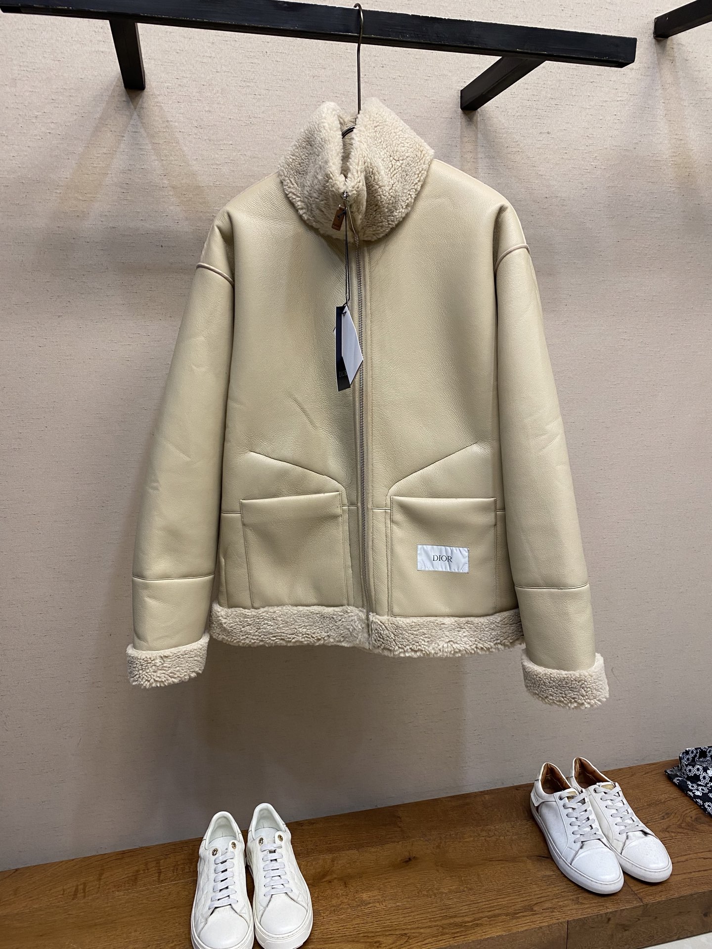 NO:608577,Dior, CD Dior autumn and winter new double-sided zipper jacket, one-piece imitation fur material, customized LOGO leather label, high-end durable apricot color, thick and warm, same style for men and women, loose fit, size S-XL,, dior, dior, jackets & coats, alexander wang19860909Dior、CD 迪奥秋冬新款双面款拉链外套 仿皮毛一体材质 定做LOGO皮标 高级耐看杏色 厚实保暖 男女同款 宽松版型 尺码S-XL,,dior,dior,jackets & coats,alexander wang,Men's clothing